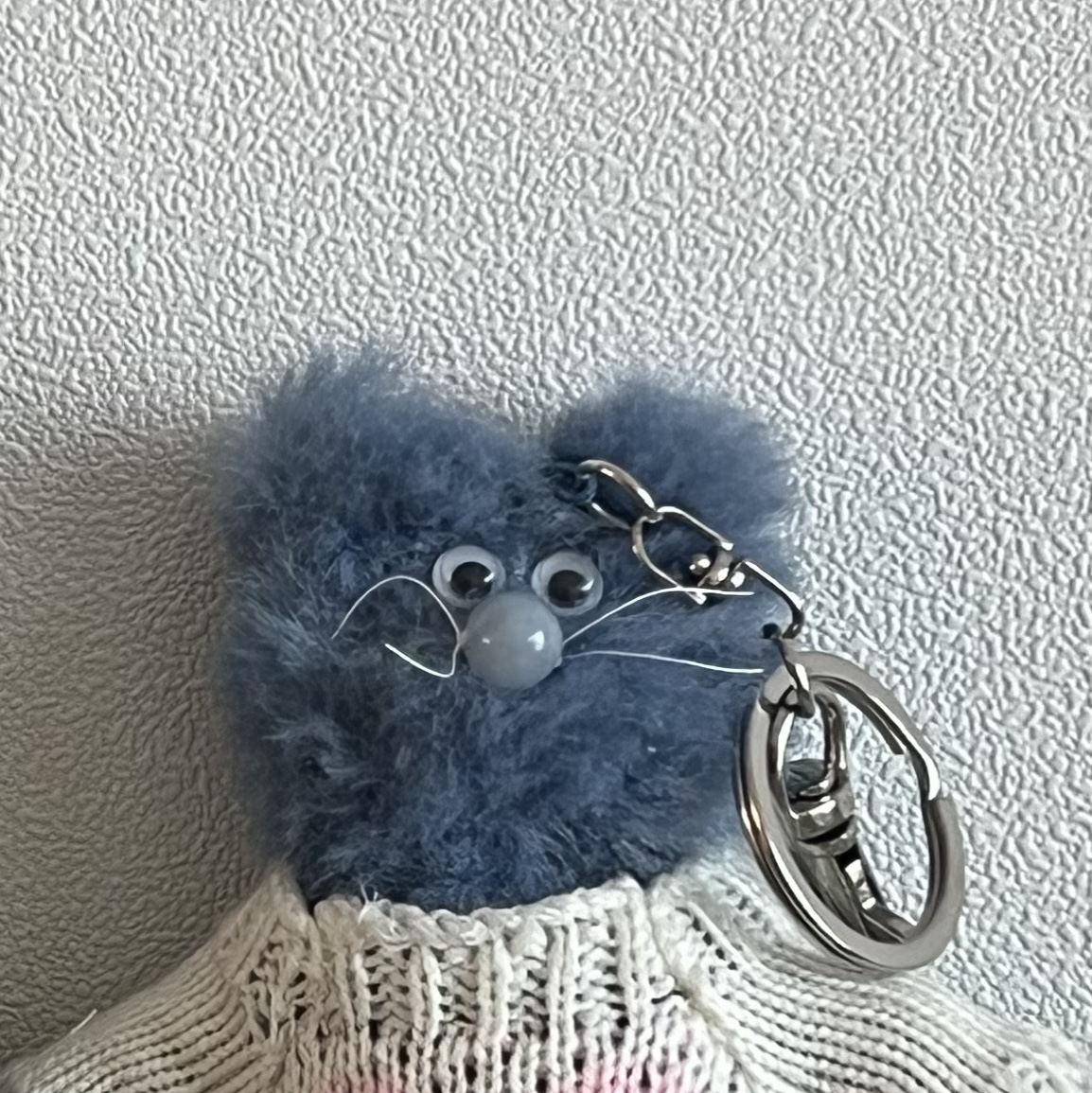Monamhee Love Flexy Keyring Blue 착용 스타일