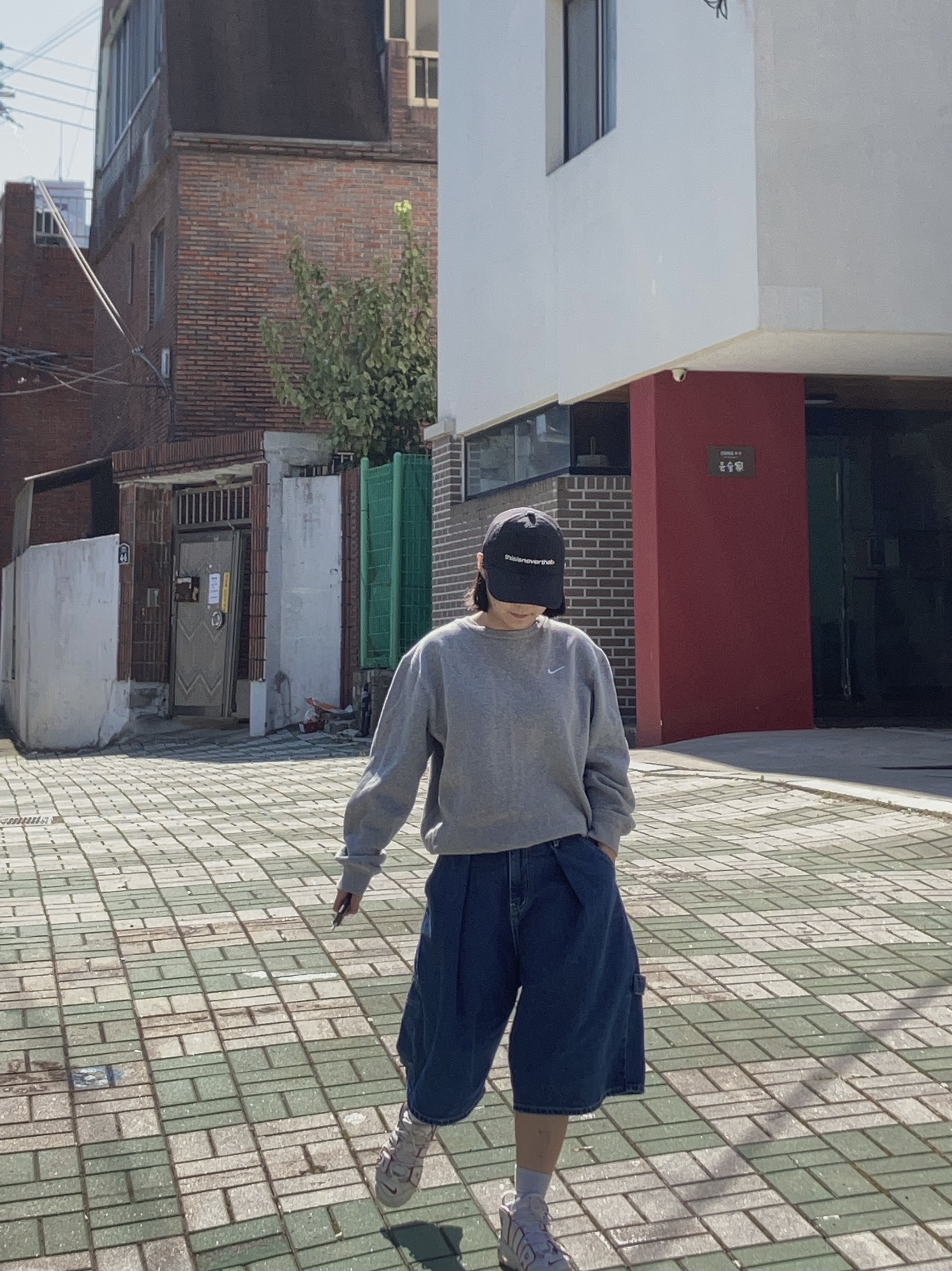 (GS) Nike Air More Uptempo White Varsity Red 2021, Nike NRG Solo Swoosh Crew Fleece Dark Grey Heather - Asia 착용 스타일