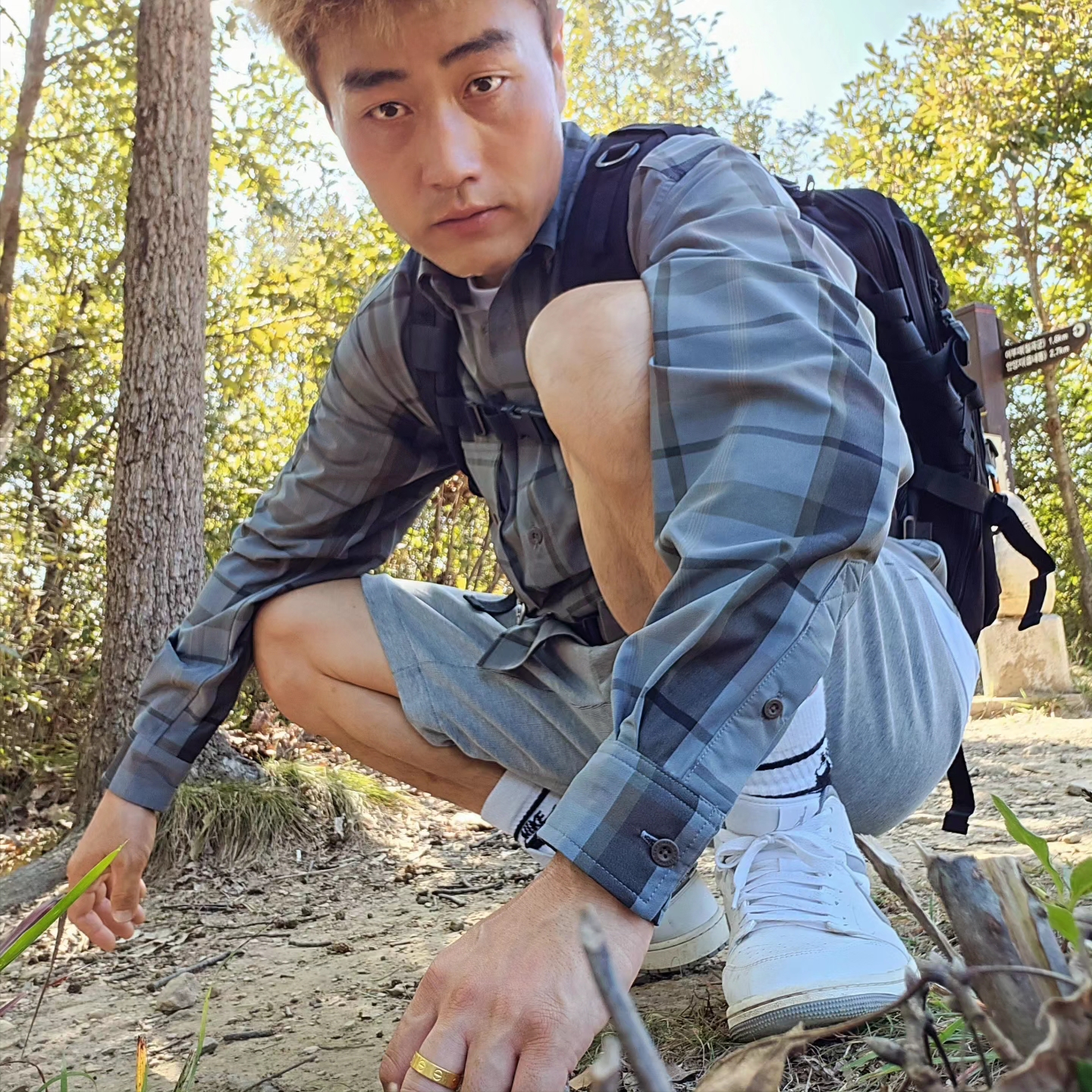 Nike ACG Dri-Fit UV Devastation Trail Shirt Smoke Grey - Asia, Nike Everyday Essential Crew Socks White (3 Pack/Korean Ver.) 착용 스타일 - 2