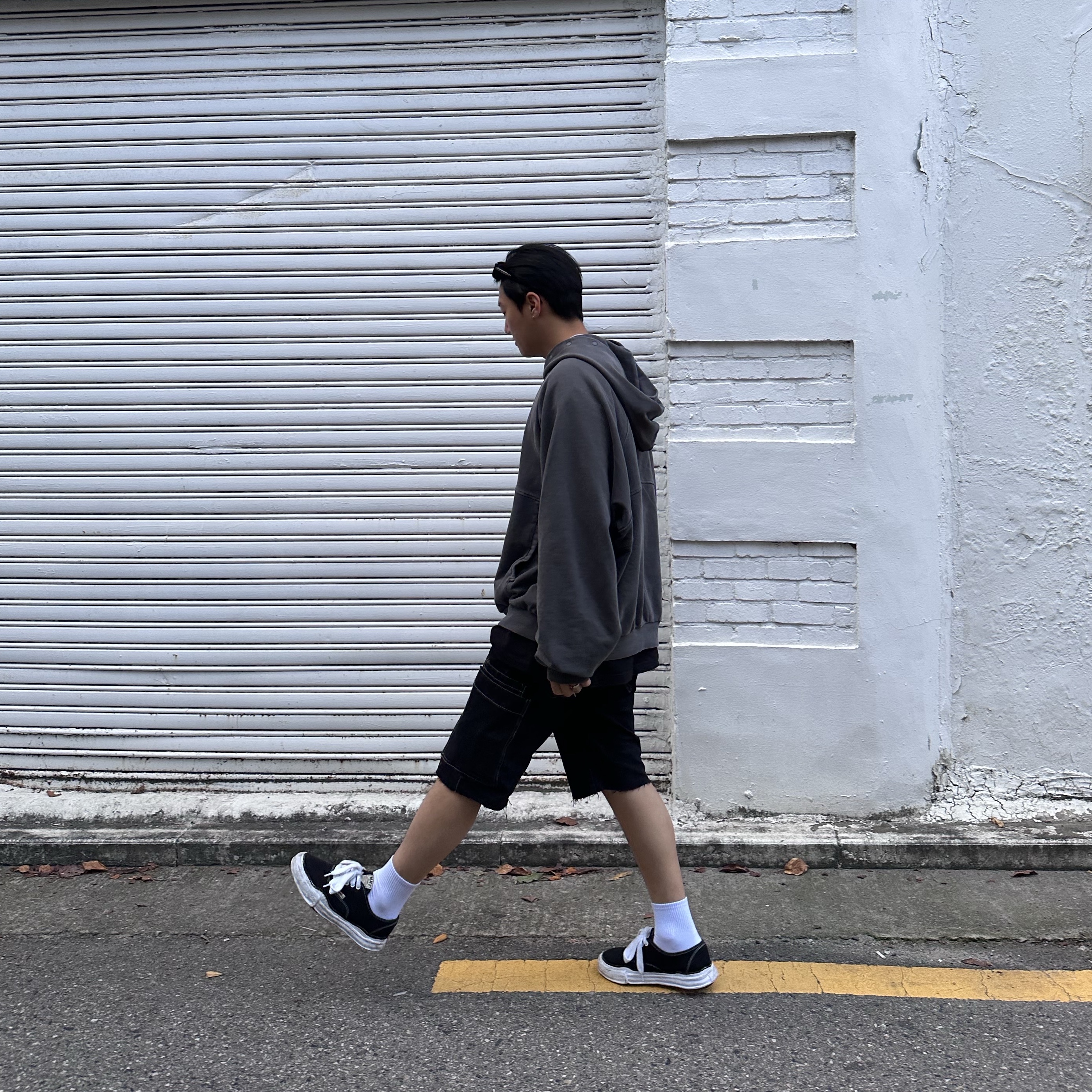 Maison Mihara Yasuhiro Baker OG Sole Canvas Low Cut Sneakers Black 착용 스타일