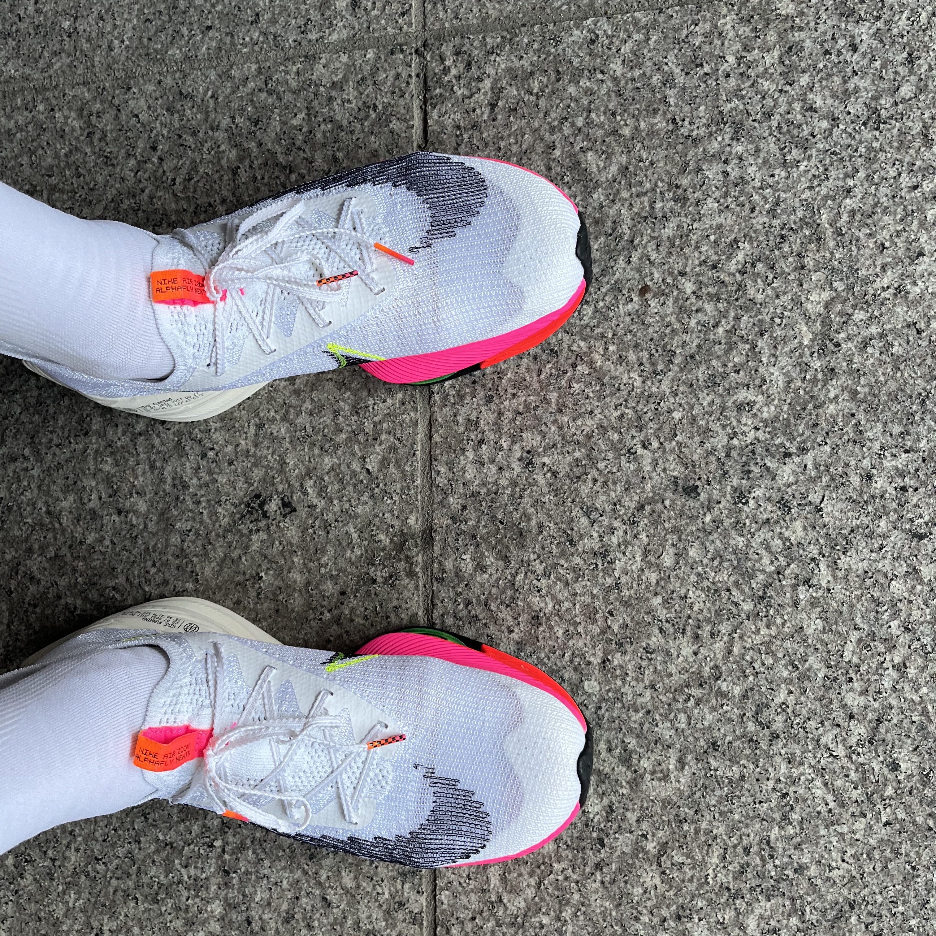Nike Air Zoom Alphafly Next% Flyknit Rawdacious 착용 스타일 - 1