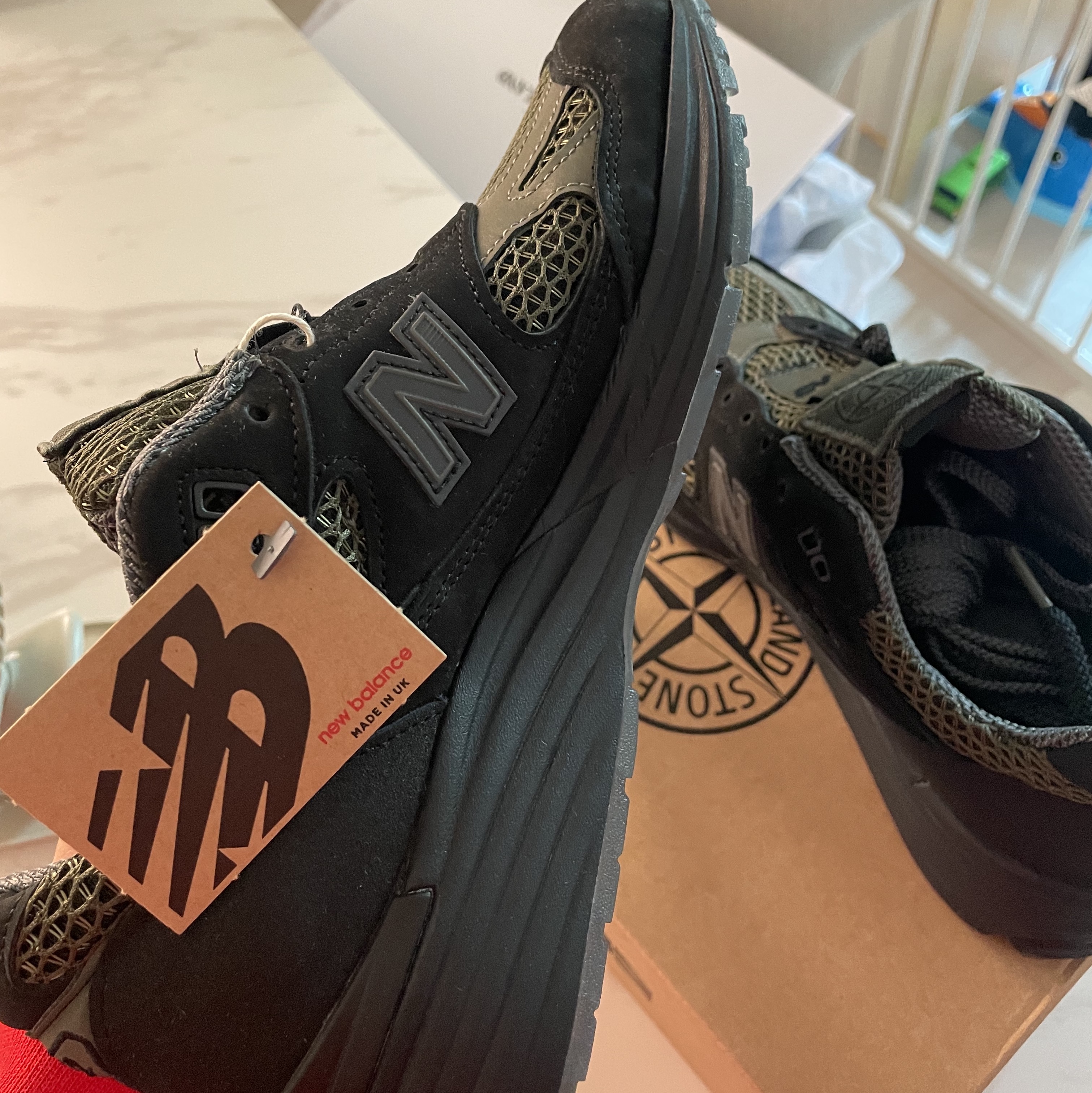 New Balance x Stone Island 991v2 Made in UK Black Olive Night 착용 스타일 - 3