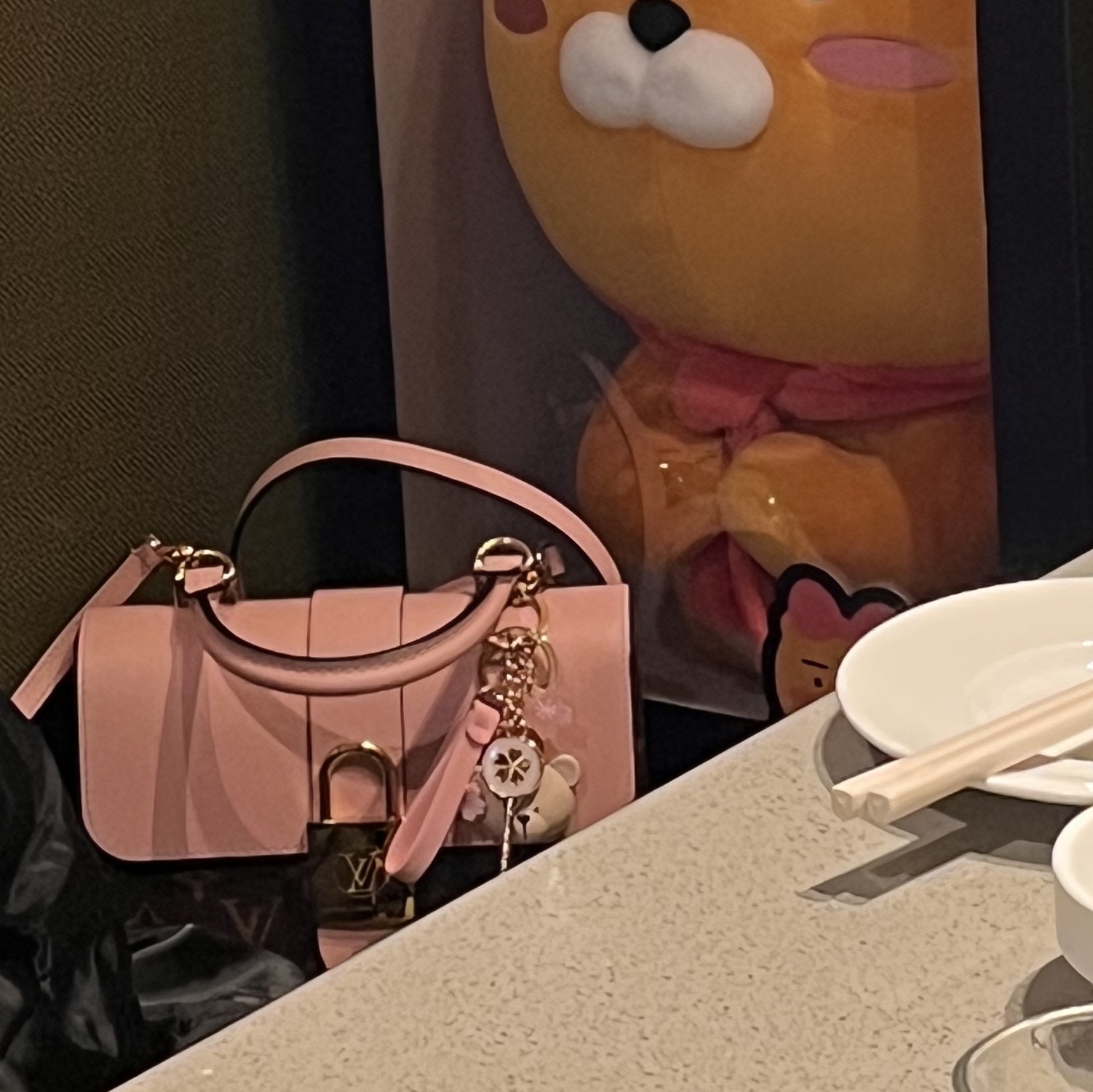 Starbucks 23 Cherry Blossom Bearista Lock Keychain, Starbucks 21 Cherry Blossom Bearista Keychain 착용 스타일 - 4