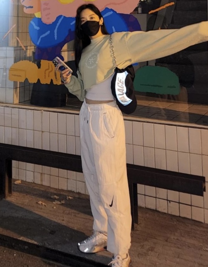 Jordan 1 x Travis Scott x Fragment Retro Low OG SP Military Blue, Nike x Supreme Shox Ride 2 SP White 착용 스타일 - 3