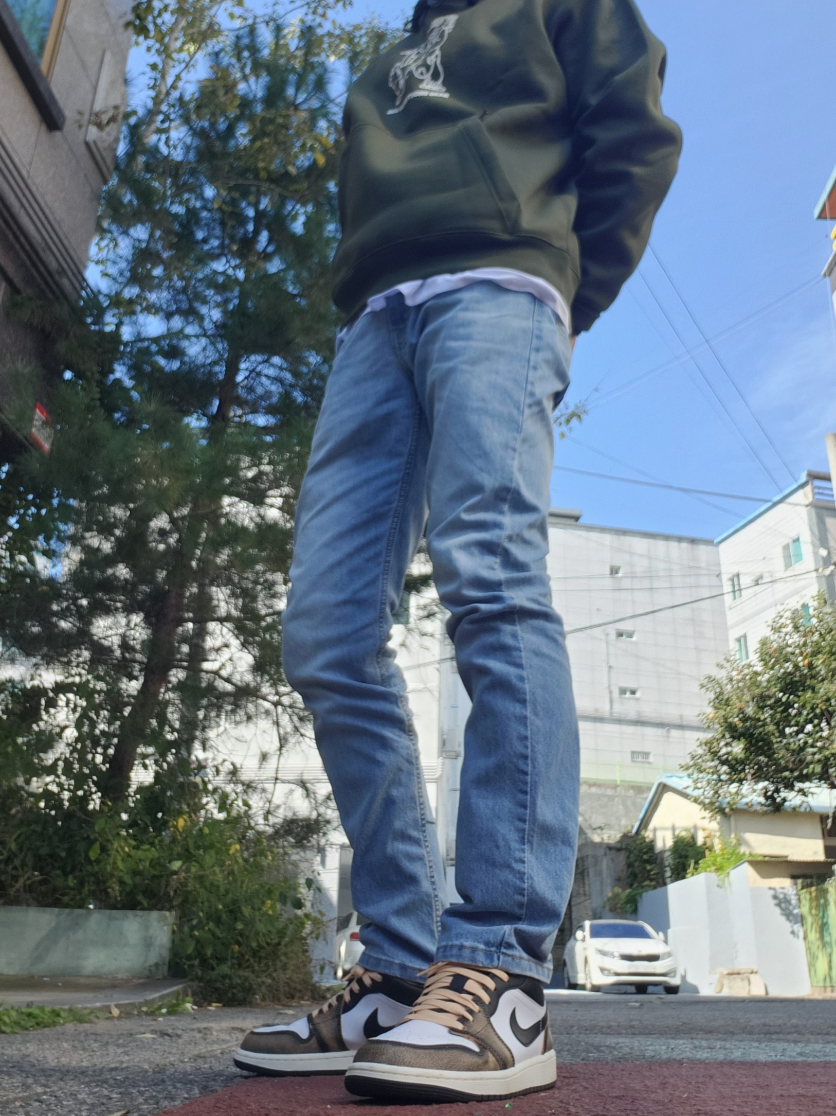 Nike ACG Therma-Fit Fleece Hoodie Troll Graphic Cargo Khaki - Asia, Jordan 1 Low SE Black White Onyx 착용 스타일 - 2