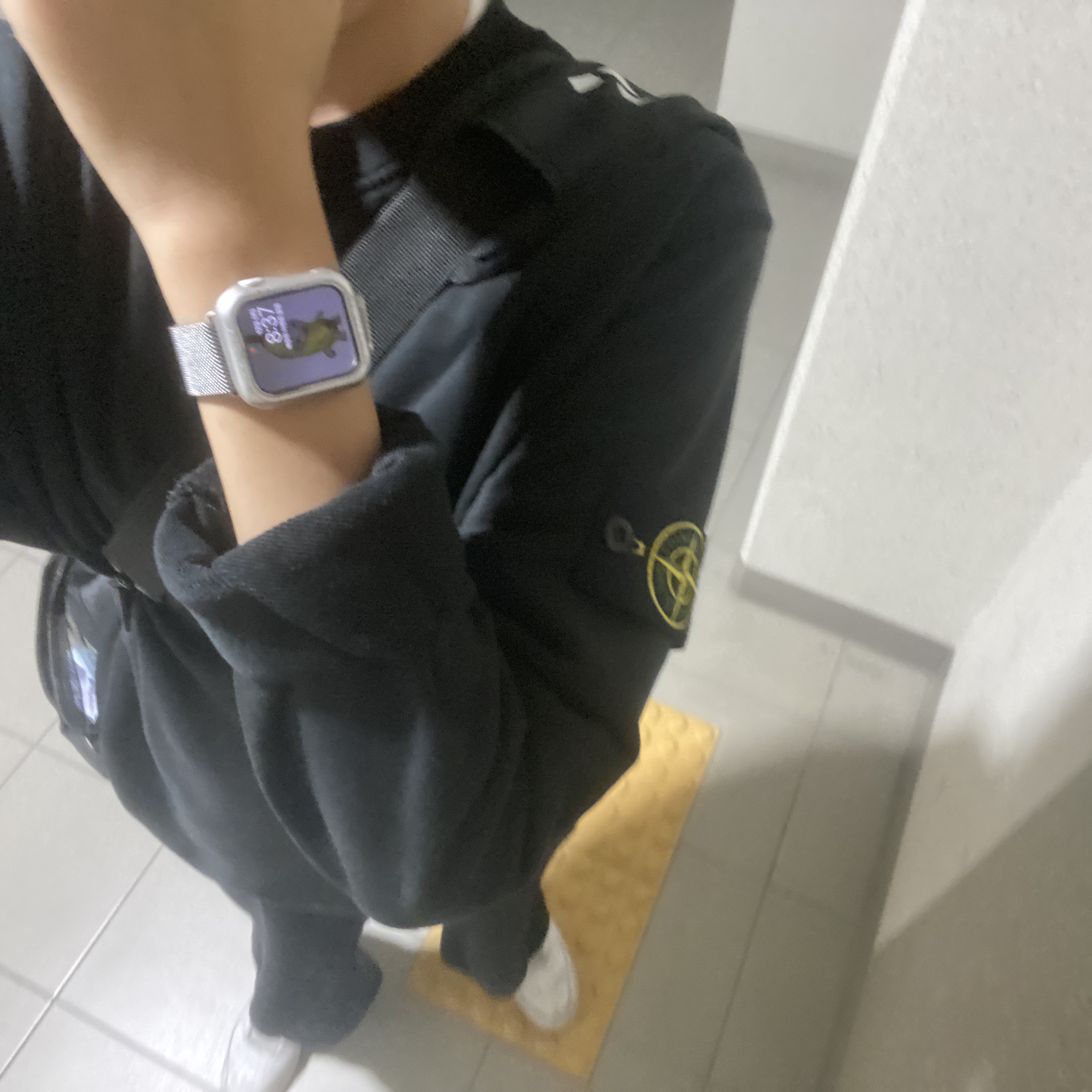 Stone Island 63051 Cotton Fleece Garment Dyed Sweatshirt Black - 23SS 착용 스타일 - 1