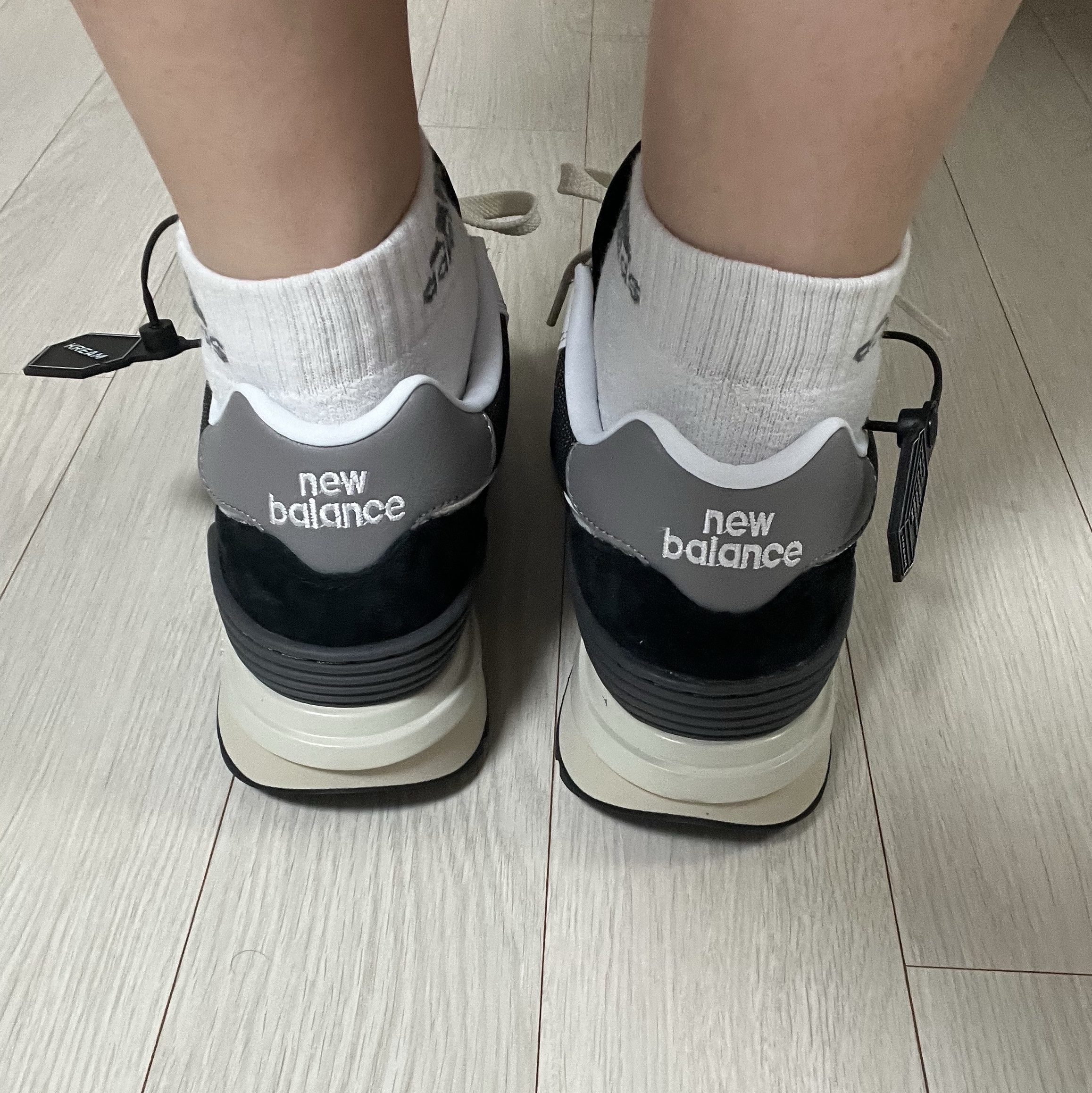 New Balance 574 Legacy Black 착용 스타일 - 3