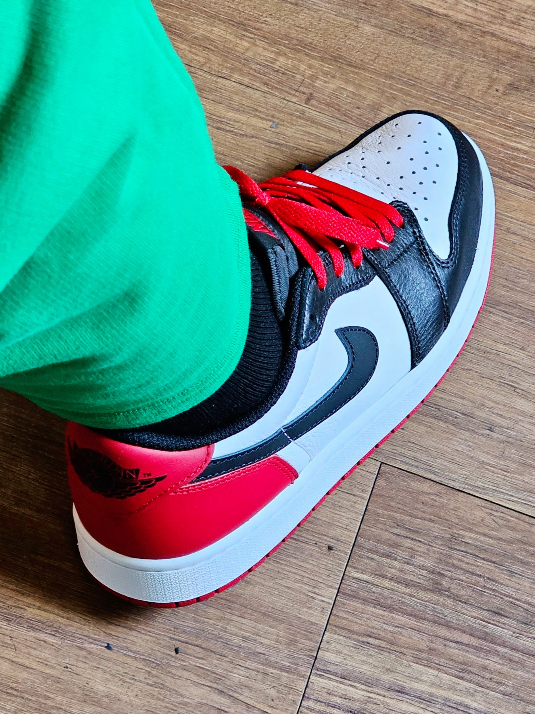 Jordan 1 Retro Low OG Black Toe 착용 스타일 - 6