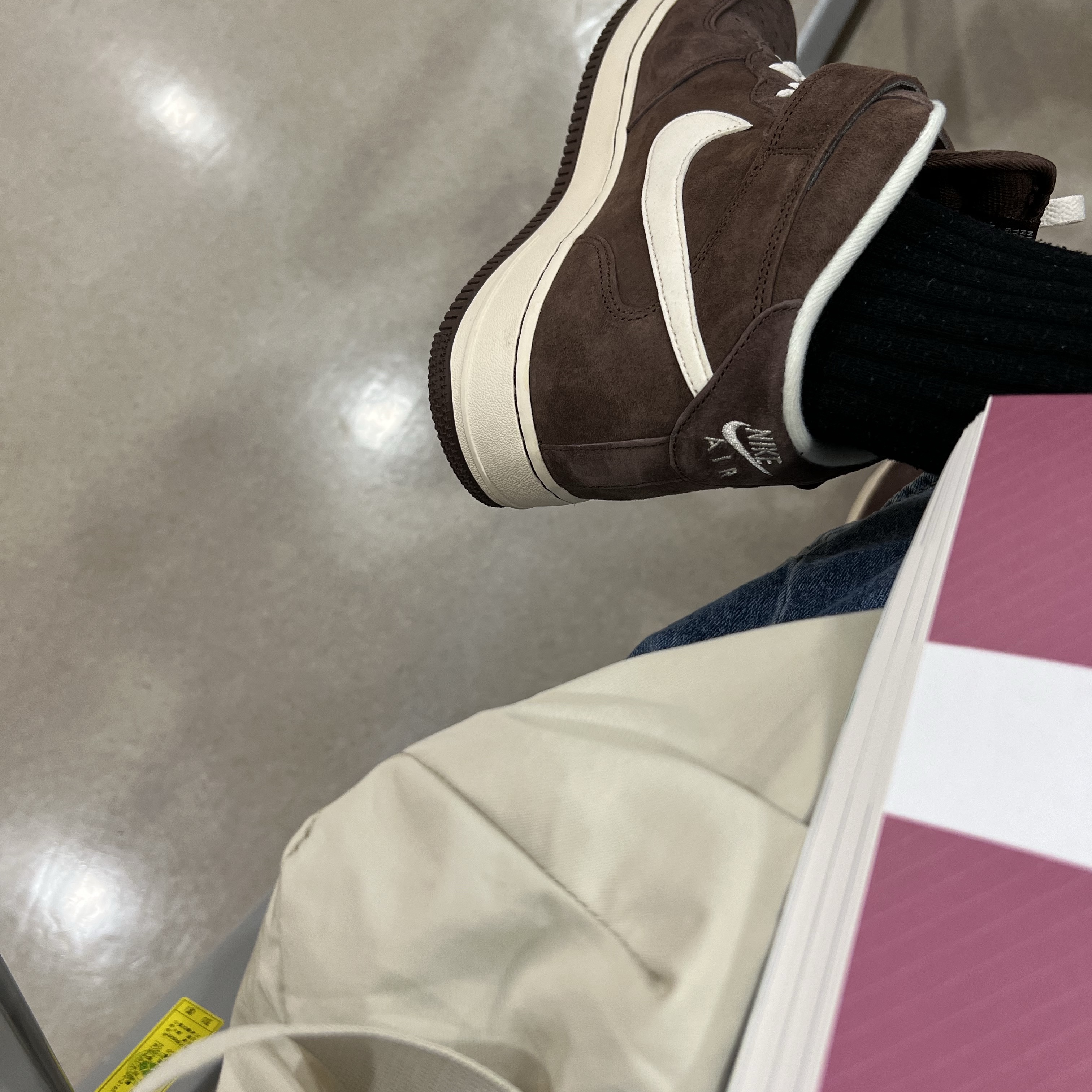 Nike Air Force 1 Mid '07 QS Chocolate 착용 스타일