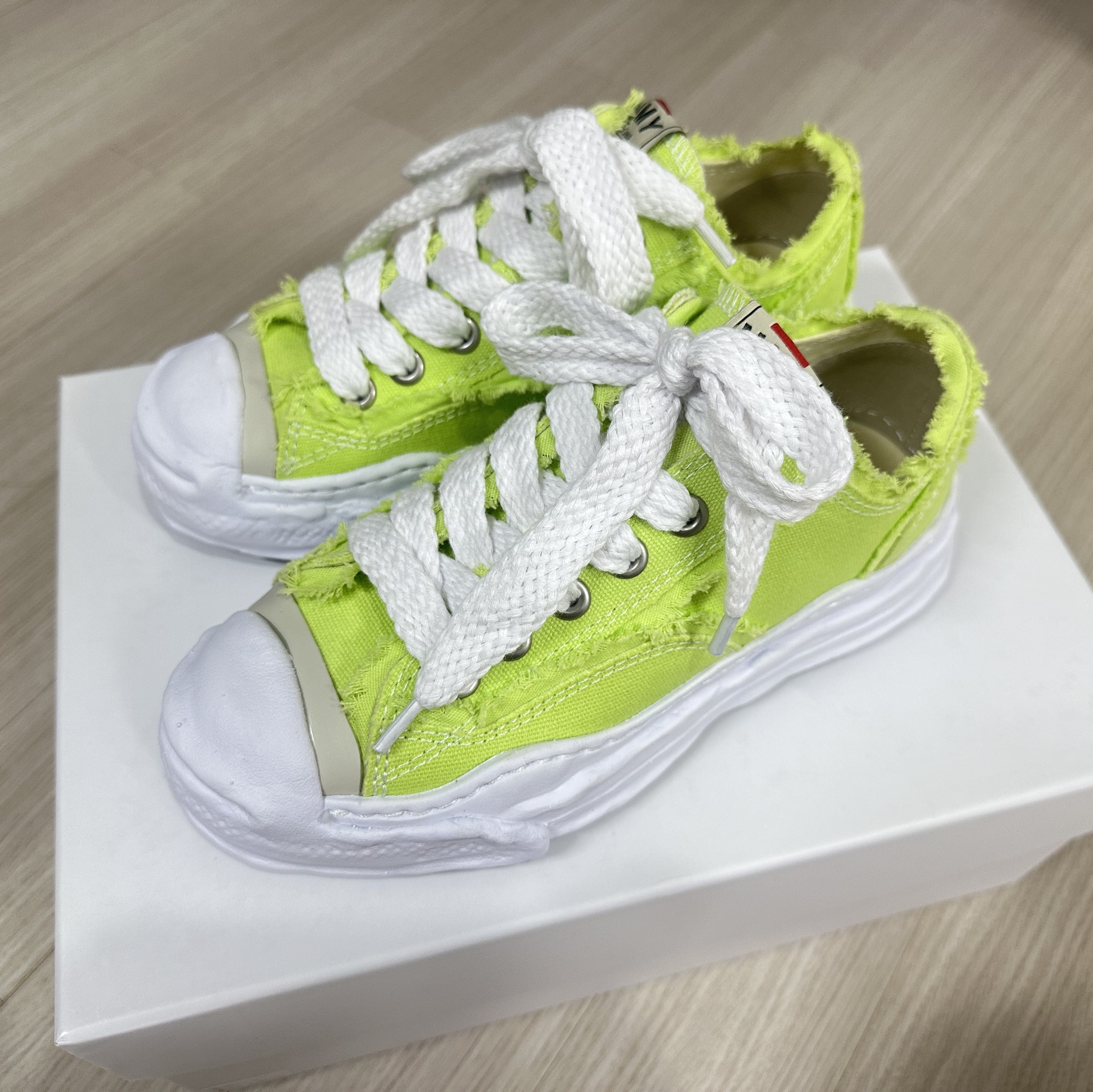 Maison Mihara Yasuhiro Hank OG Sole OH Canvas Low-top Sneakers Green 착용 스타일