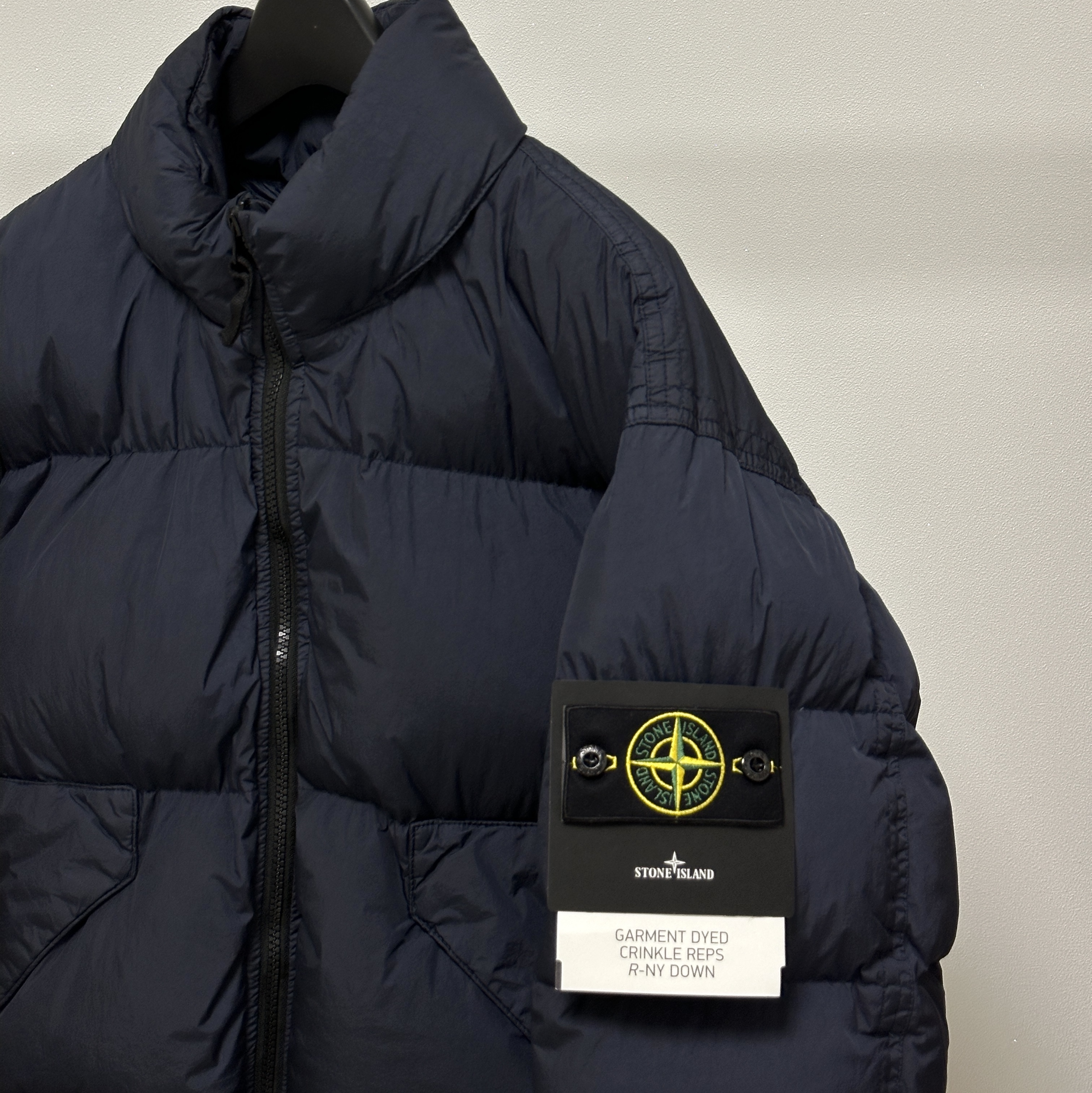 Stone Island 40623 Garment Dyed Crinkle Reps Recycled Nylon Down Jacket Navy Blue - 23FW 착용 스타일