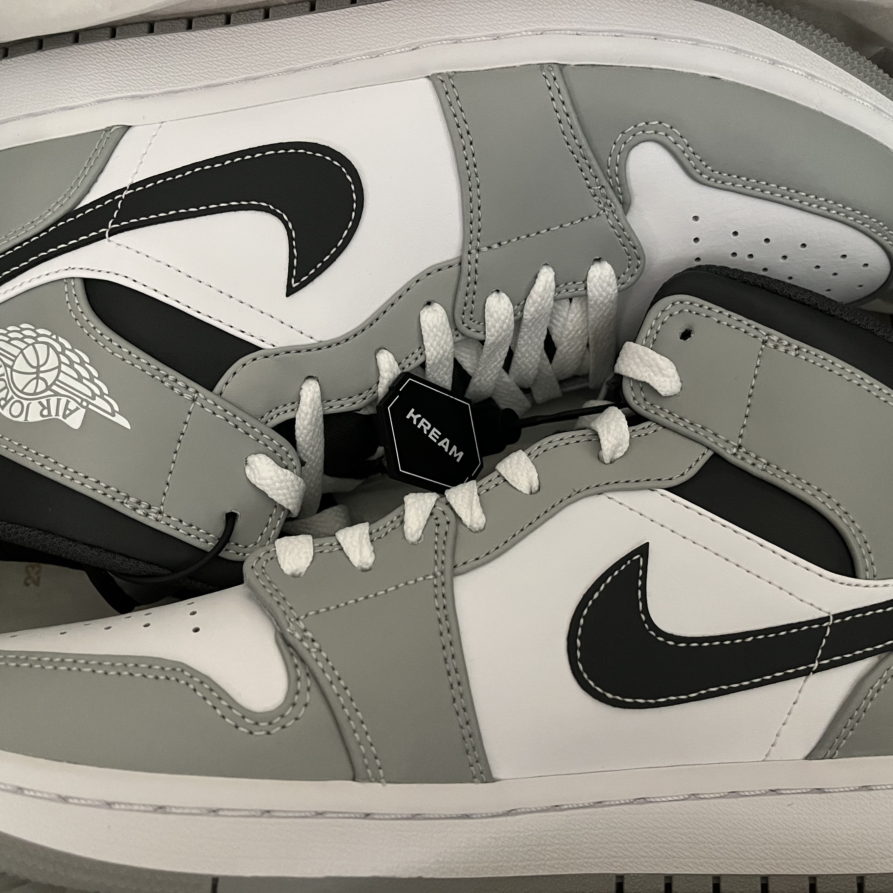Jordan 1 Mid Light Smoke Grey Anthracite 착용 스타일