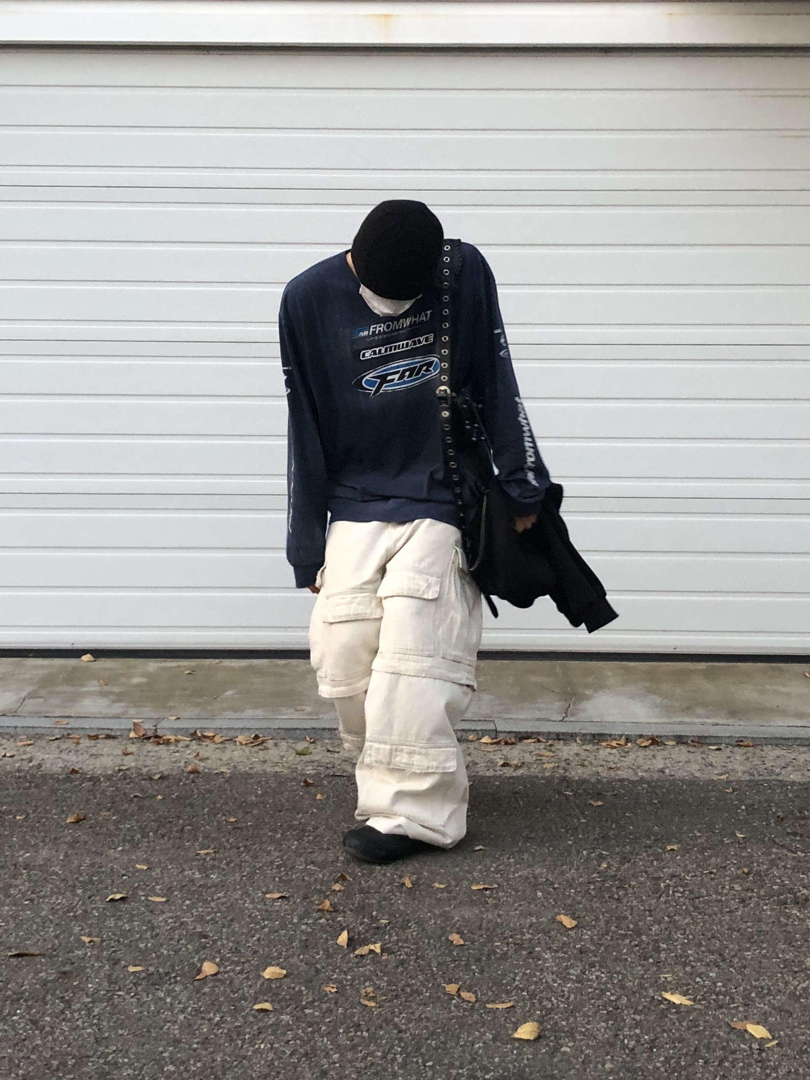 Farfromwhat Far Washed Logo Long Sleeve T-Shirt Navy, Balenciaga Arena Lambskin Aged Silver Hardware Le Cagole XS Flap Bag Black 착용 스타일 - 3