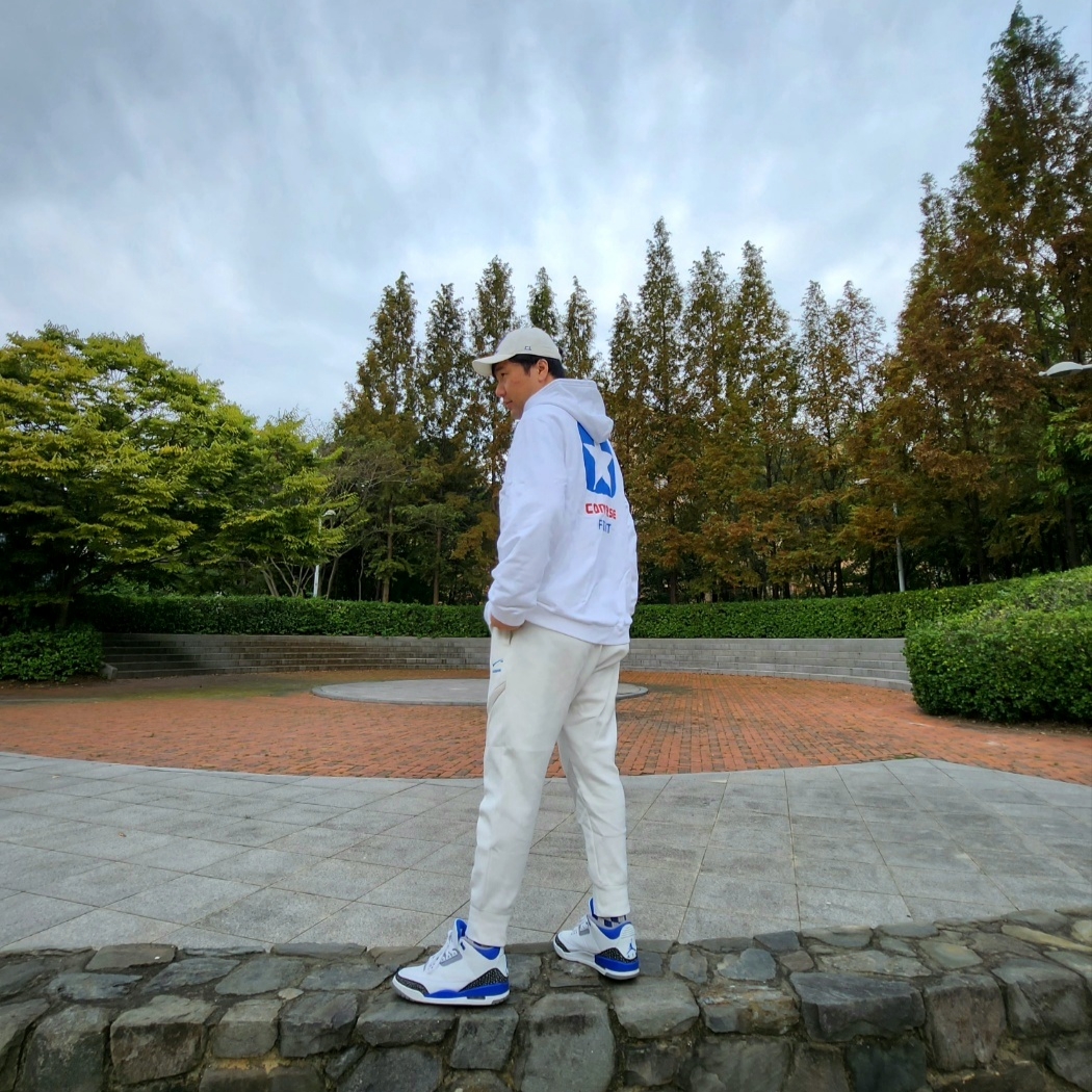 Jordan 3 Retro Racer Blue, Converse x Fragment Hoodie White 착용 스타일