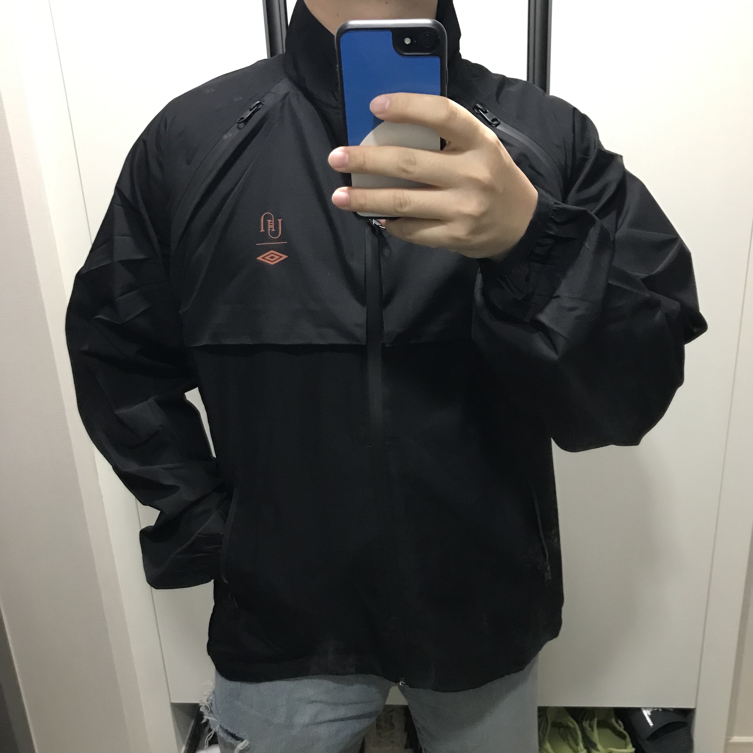 Undermycar x Umbro Warm Up Jacket Black 착용 스타일