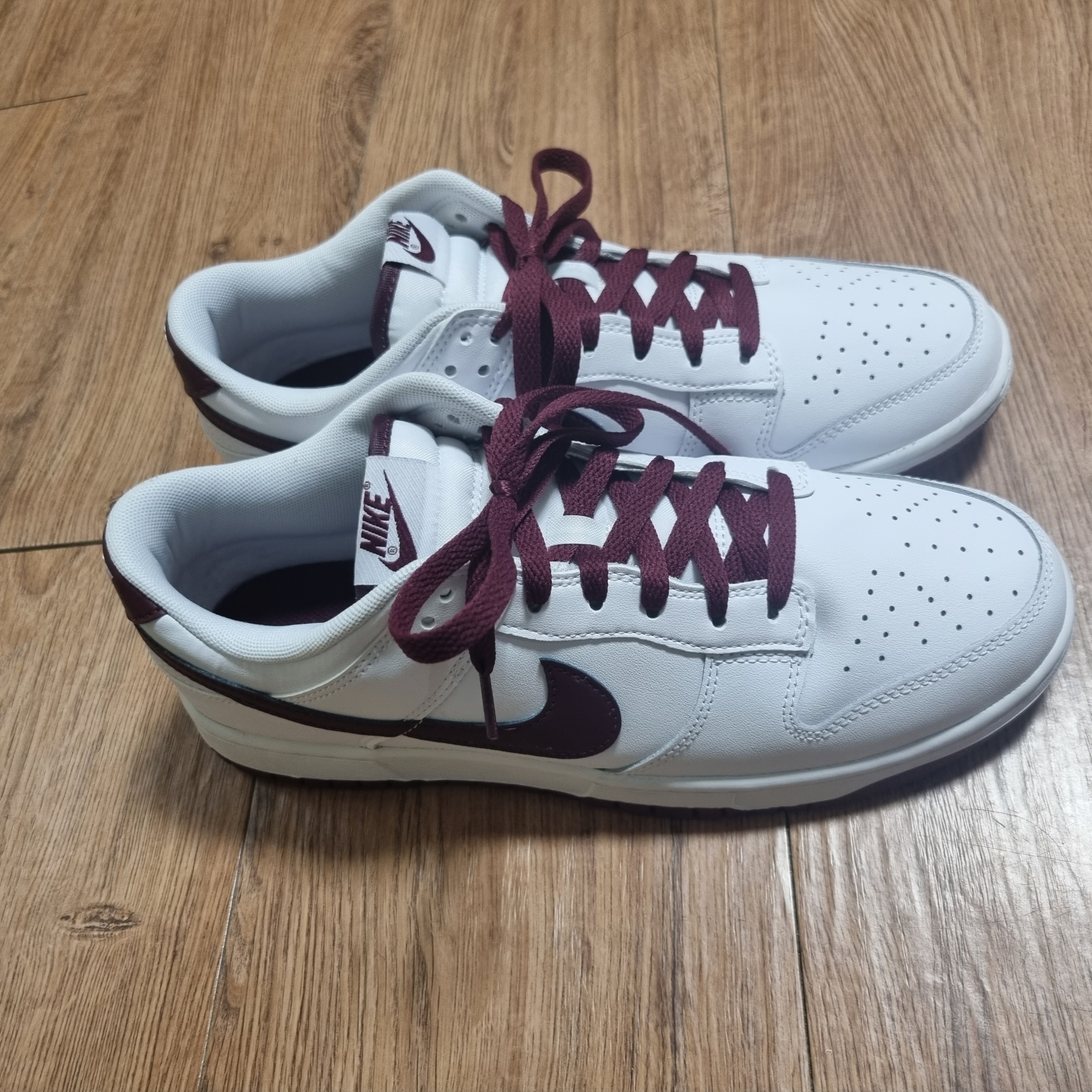 Nike Dunk Low White Night Maroon 착용 스타일