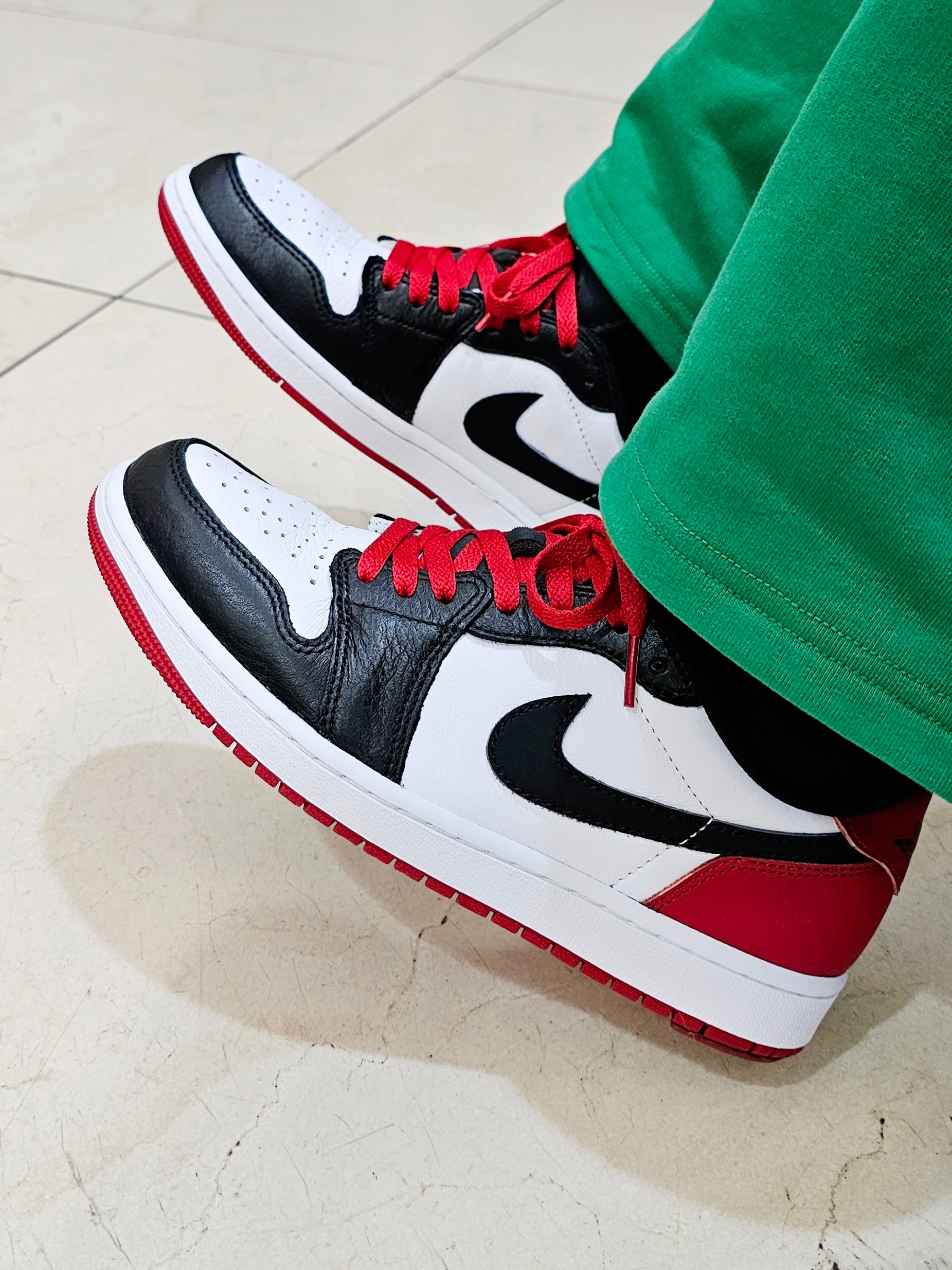 Jordan 1 Retro Low OG Black Toe 착용 스타일 - 1