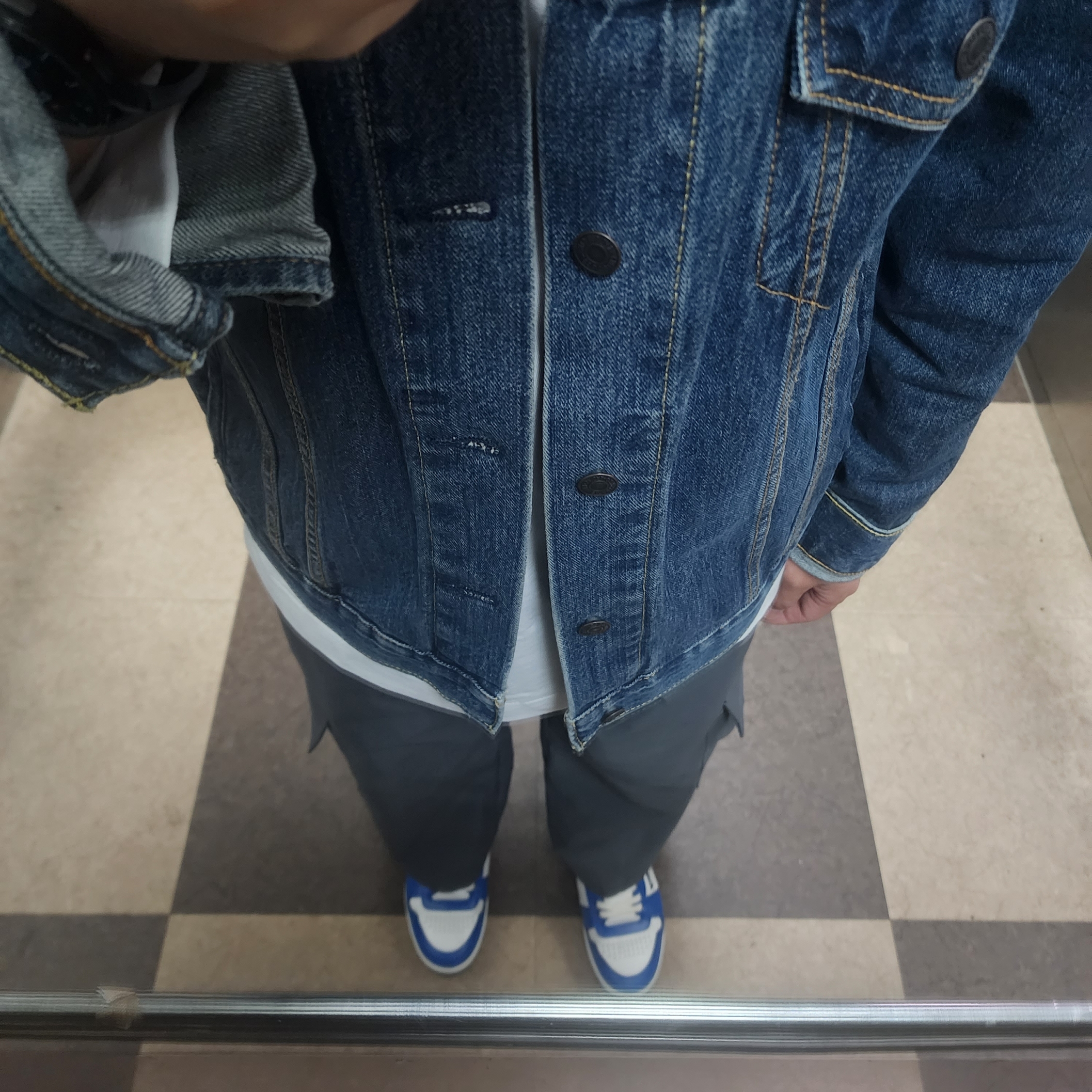 Prada Downtown Leather Sneakers White Cobalt Blue 착용 스타일