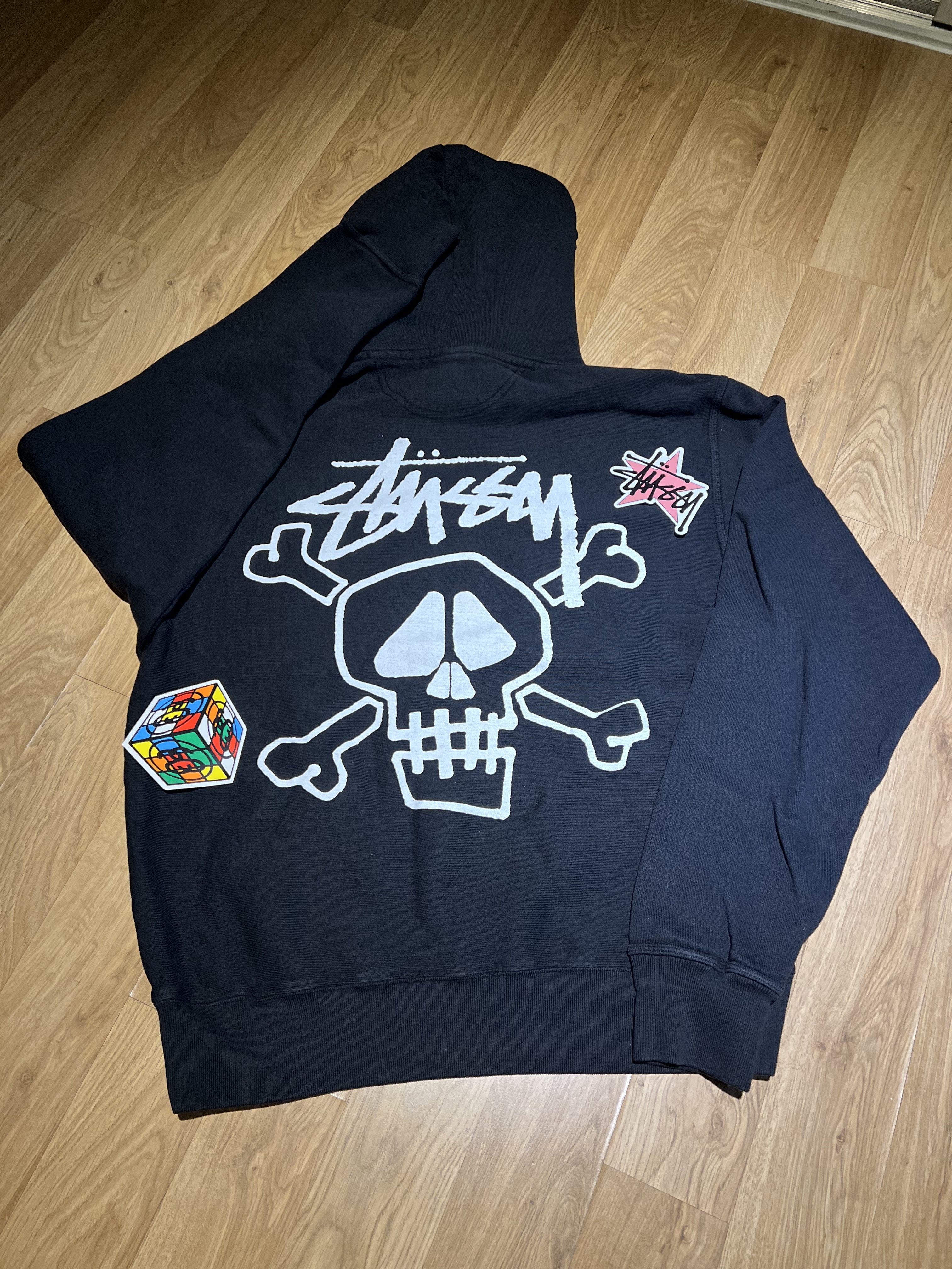 Stussy Skull & Bones Pigment Dyed Hoodie Black, Stussy Stock Seoul Hood Black 2023 착용 스타일 - 1