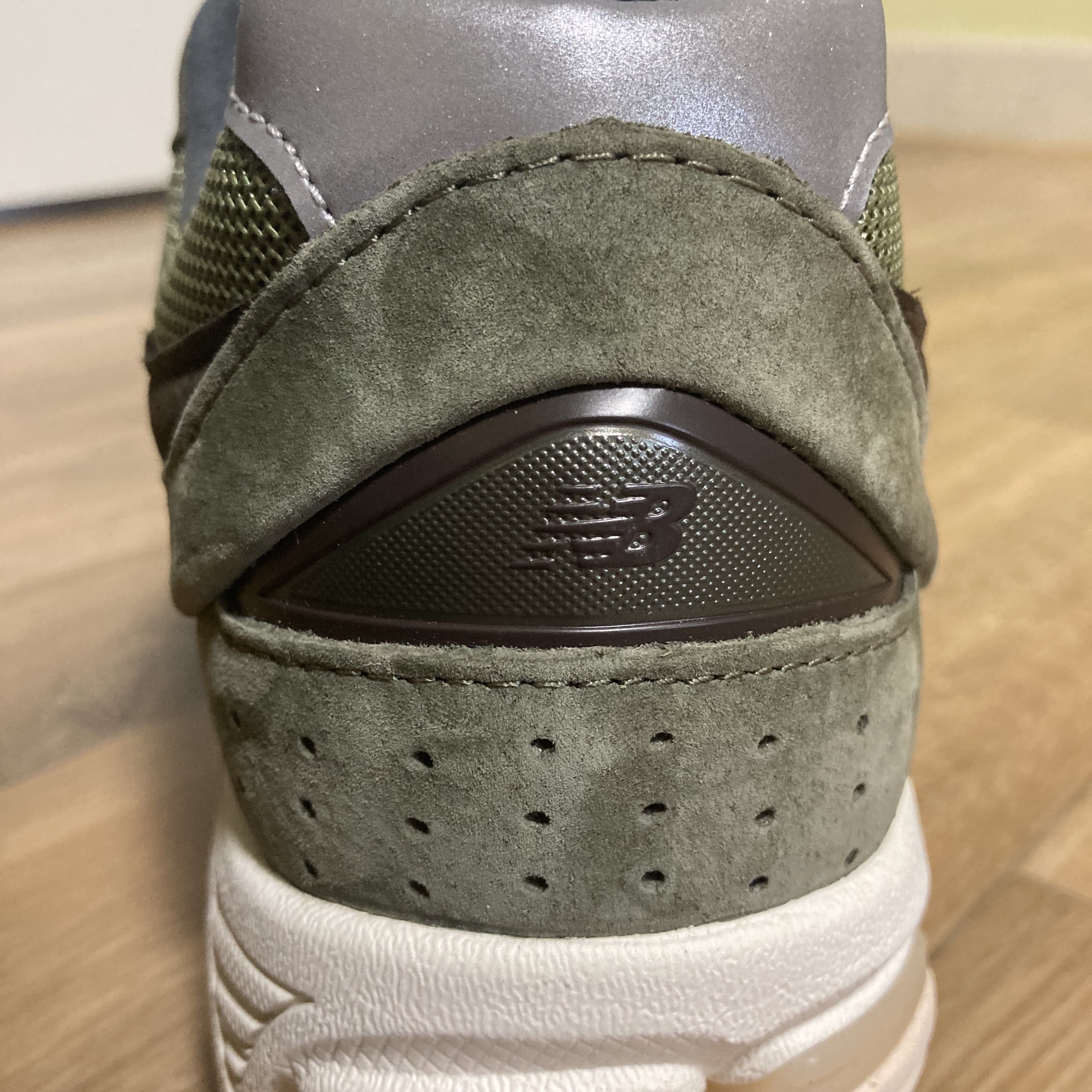 New Balance 2002R Special Vintage Khaki 착용 스타일 - 5