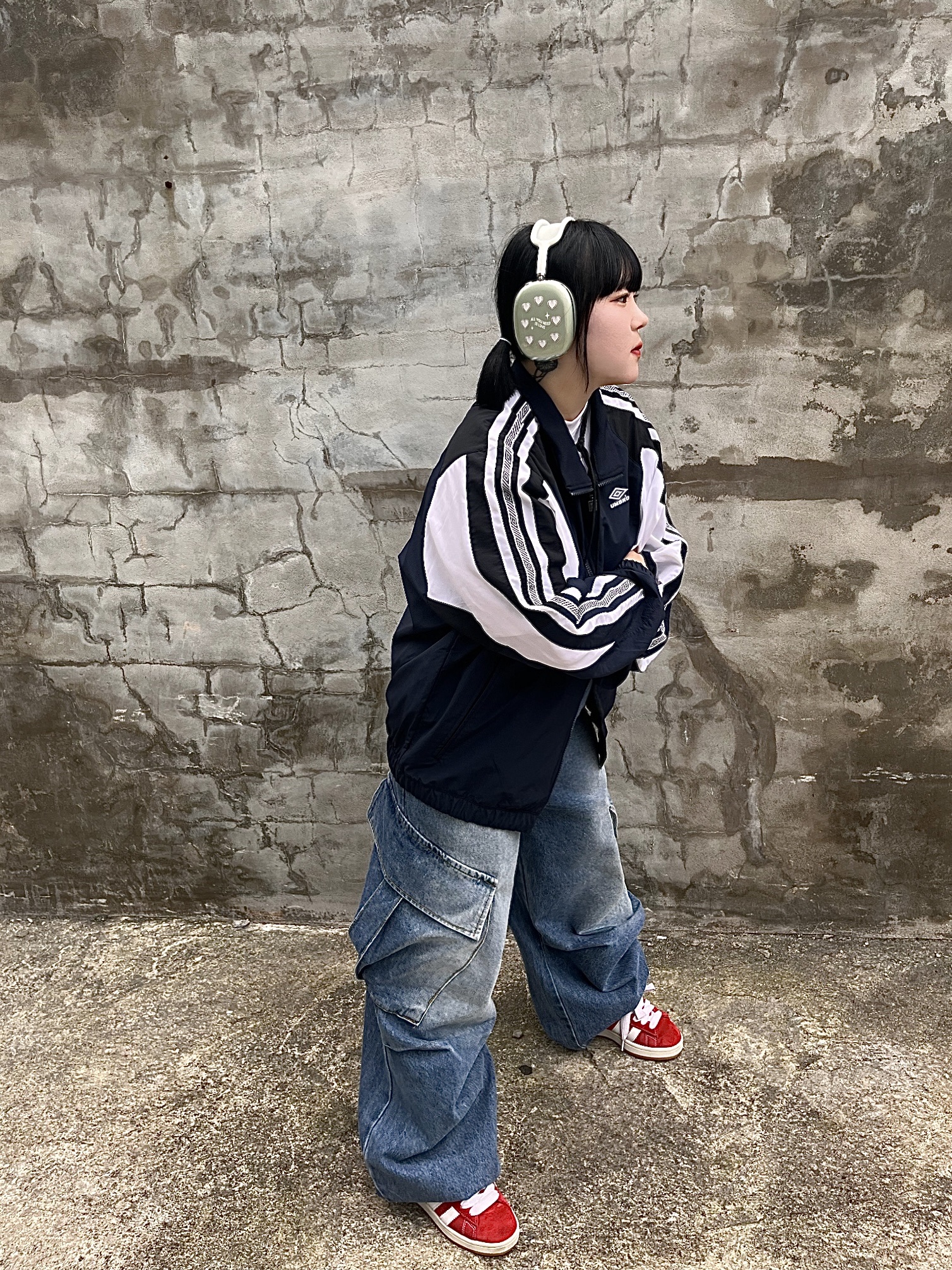 Adidas Campus 00s Better Scarlet Cloud White, Apple AirPods Max Lightning Green (Korean Ver.) 착용 스타일 - 1