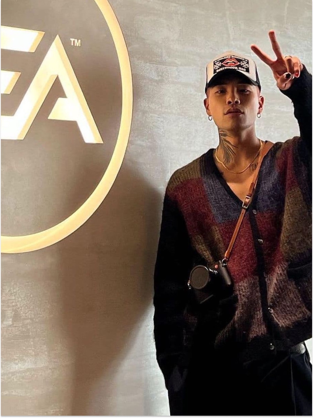 Chrome Hearts Chomper Hollywood Trucker Hat Black White, Chrome Hearts CH Trucker Hat Black - Aspen Exclusive 착용 스타일 - 5