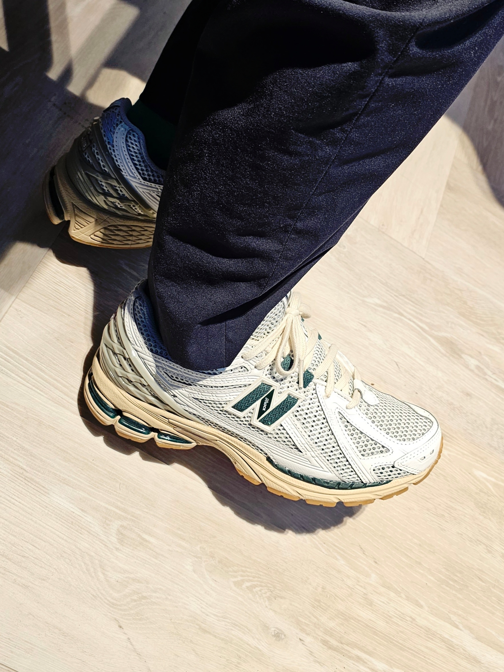 New Balance 1906R Silver Green 착용 스타일 - 1