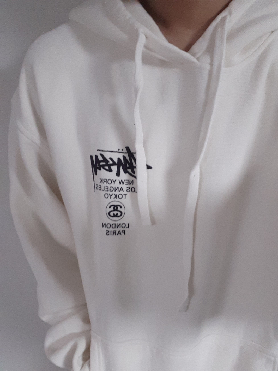 Stussy World Tour Hoodie Pigment Dyed Natural 착용 스타일