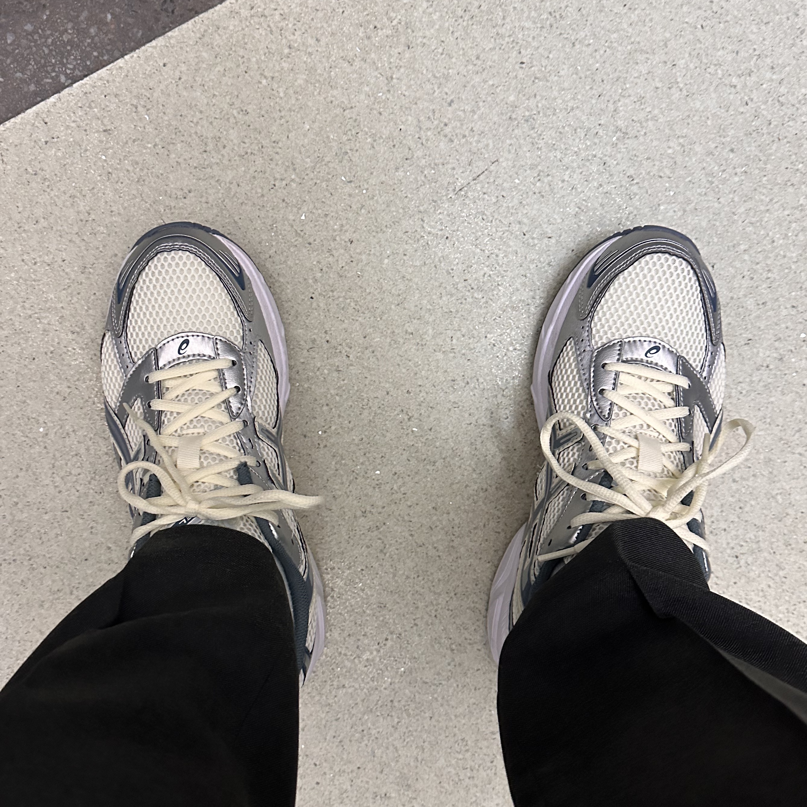 Asics Gel-1130 Cream Ironclad 착용 스타일