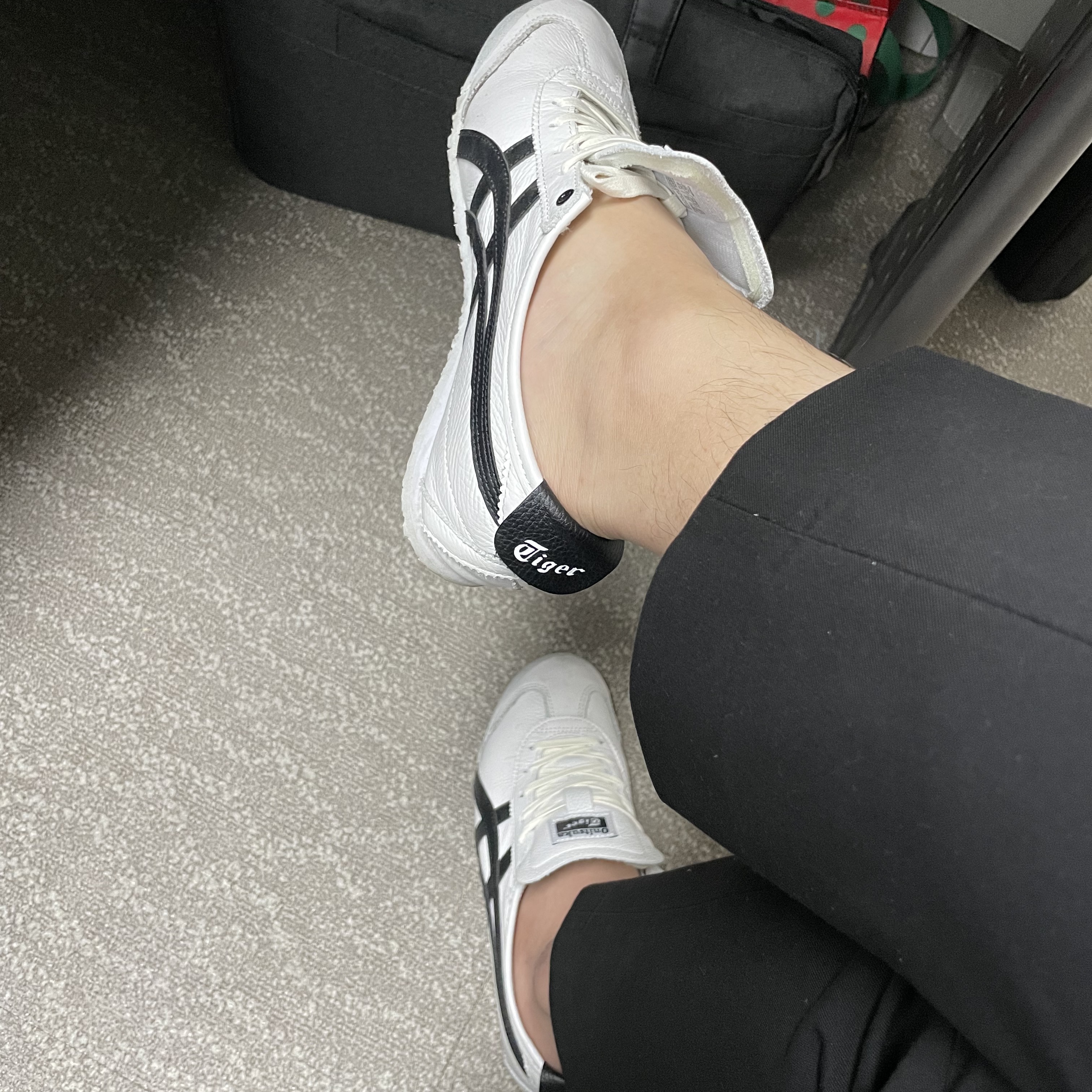 Onitsuka Tiger Mexico 66 White Black 착용 스타일