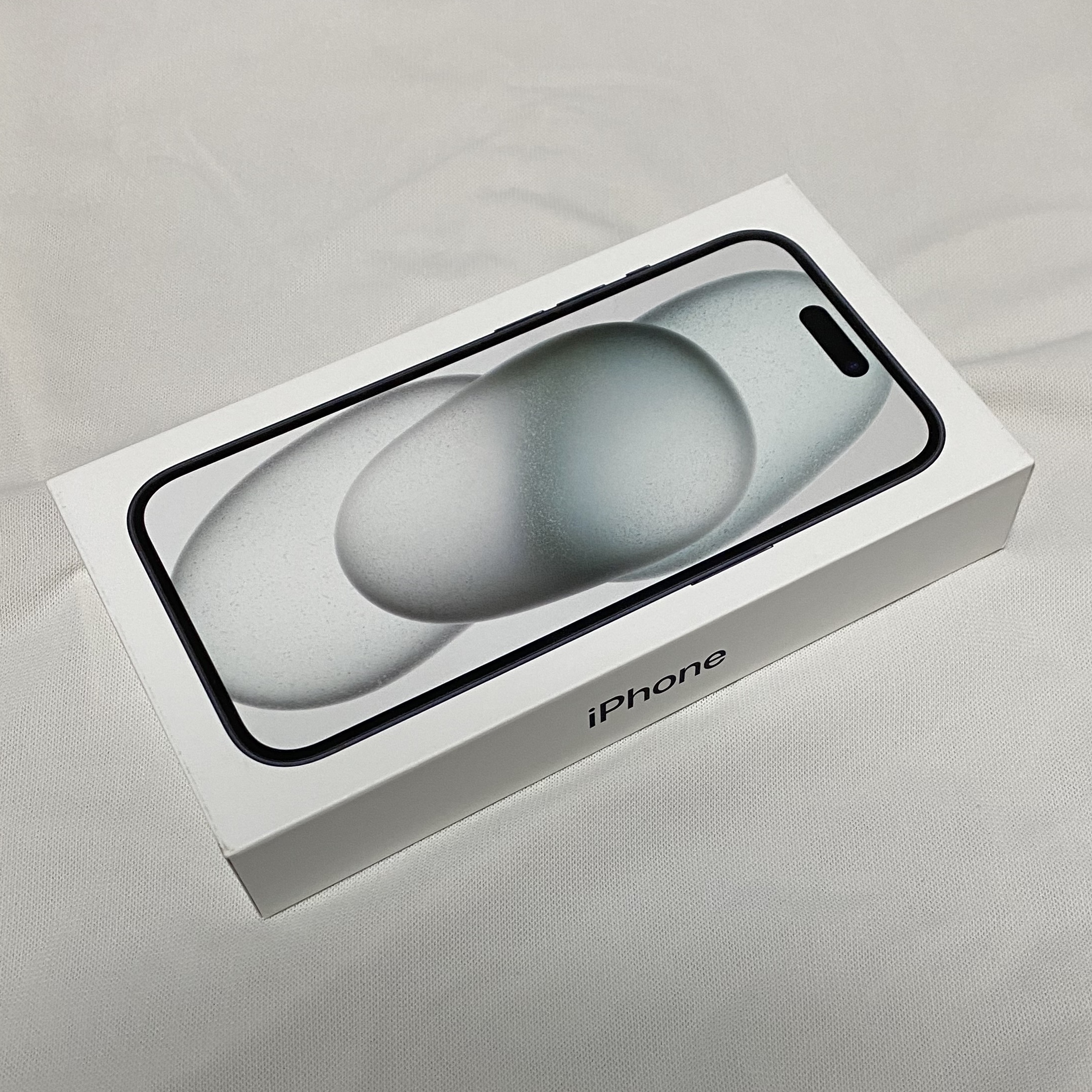 Apple iPhone 15 256GB Black (Korean Ver.) 착용 스타일 - 1