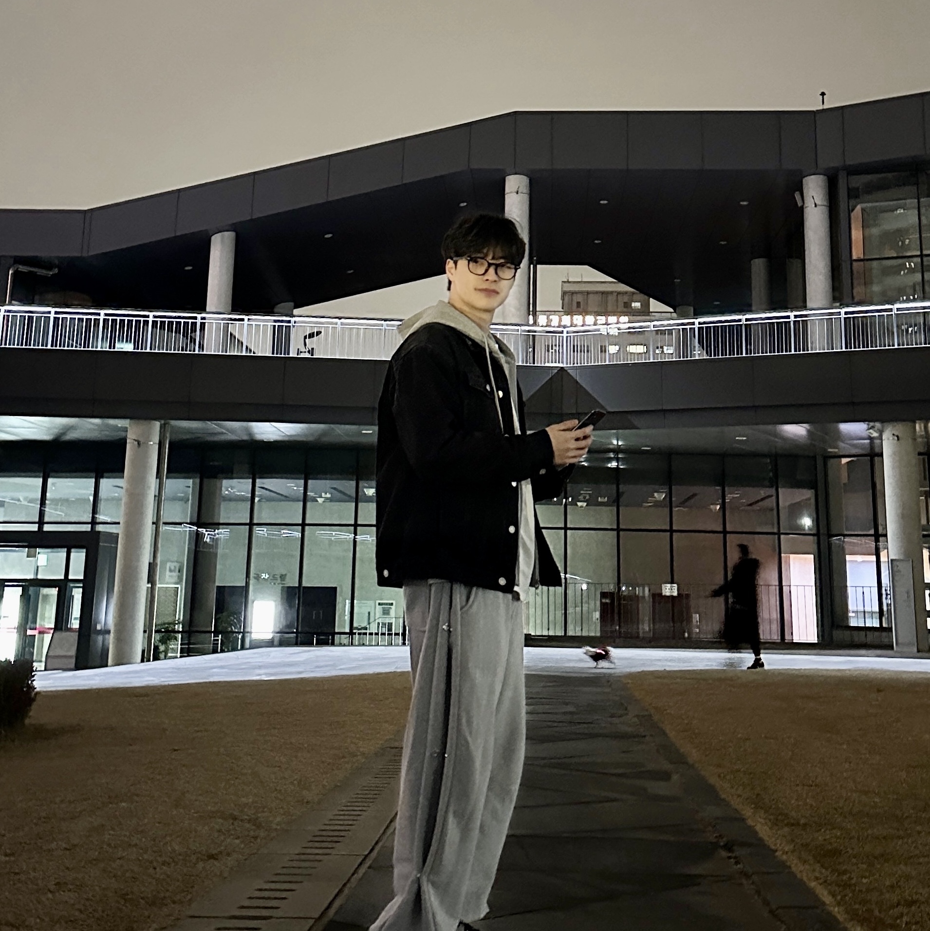 MJD Side Snap Wide C/P Sweatpants Melange Grey 착용 스타일 - 3