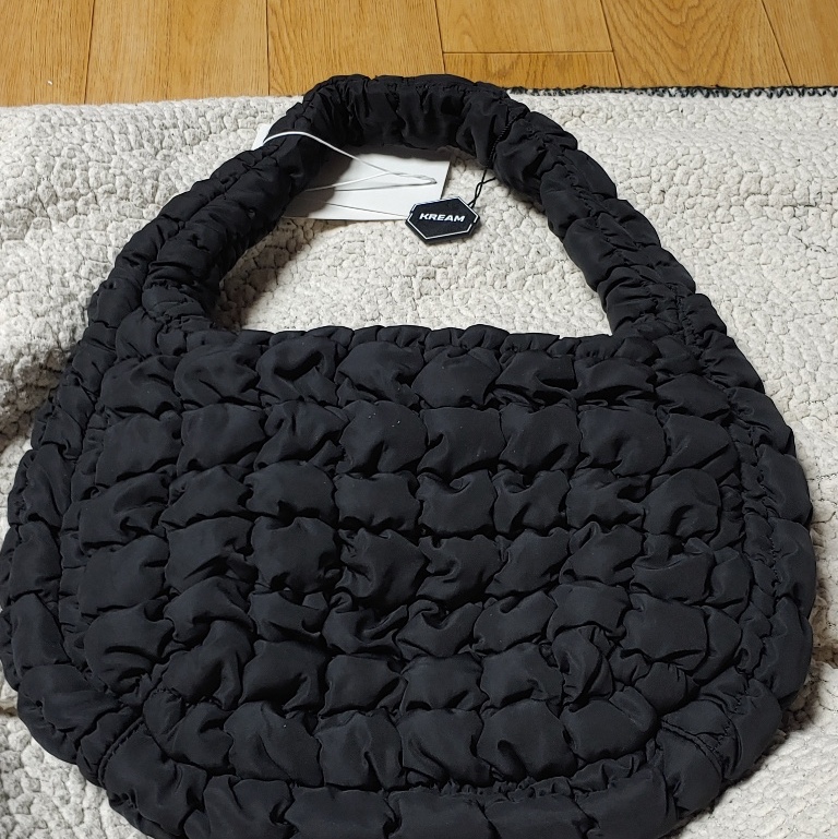 COS Quilted Mini Bag Black 착용 스타일