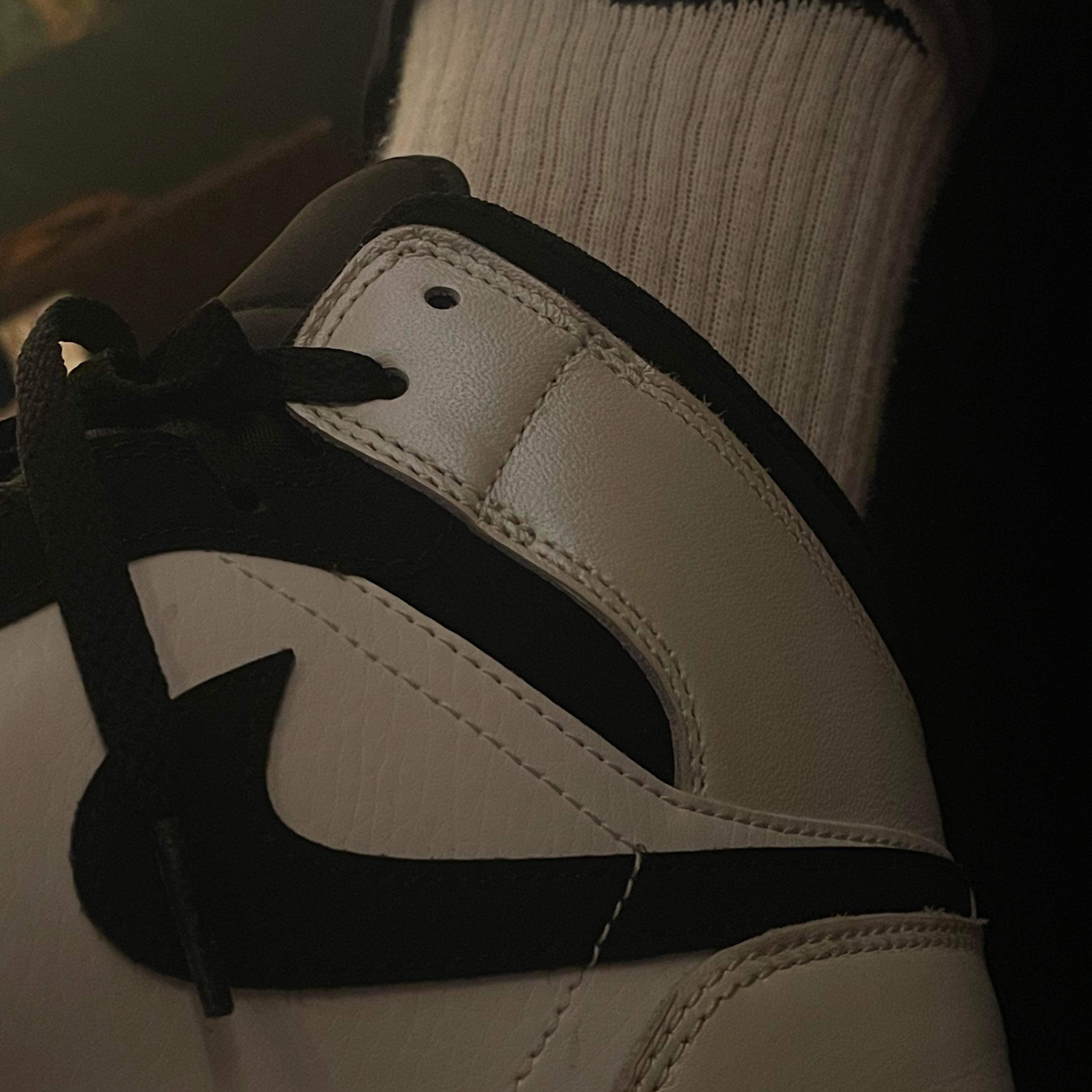 Jordan 1 Mid SE Diamond, Play Comme des Garcons Red Heart T-Shirt White 착용 스타일 - 3