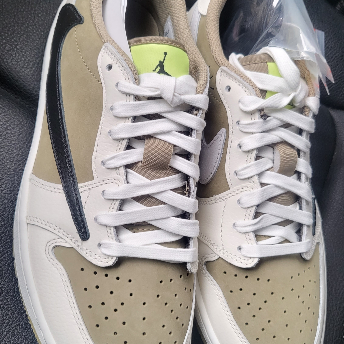 Jordan 1 x Travis Scott Retro Low Golf NRG Neutral Olive 착용 스타일