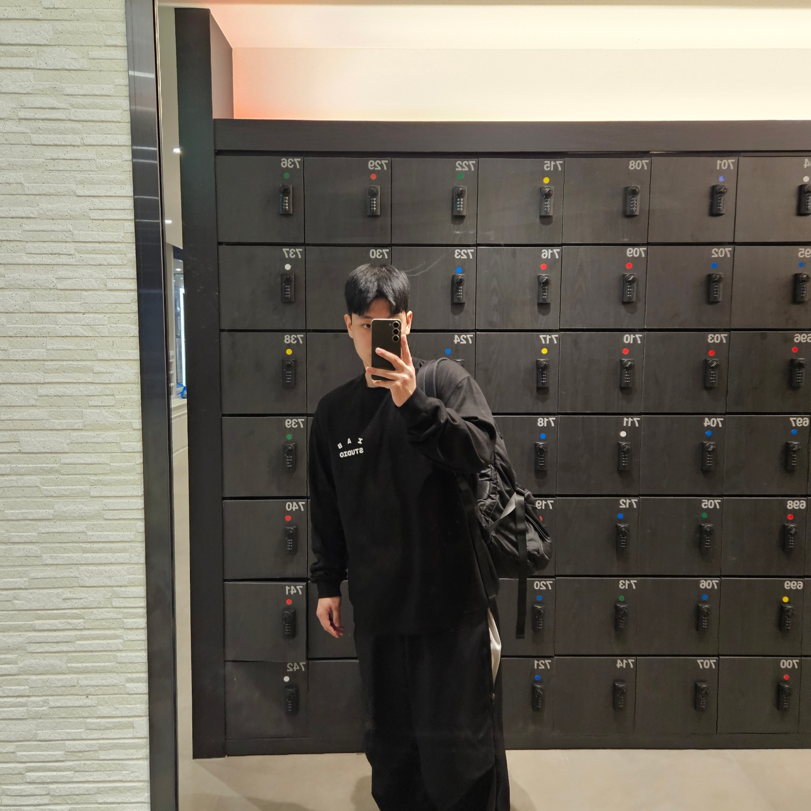 IAB Studio Long Sleeve Black - 23FW 착용 스타일