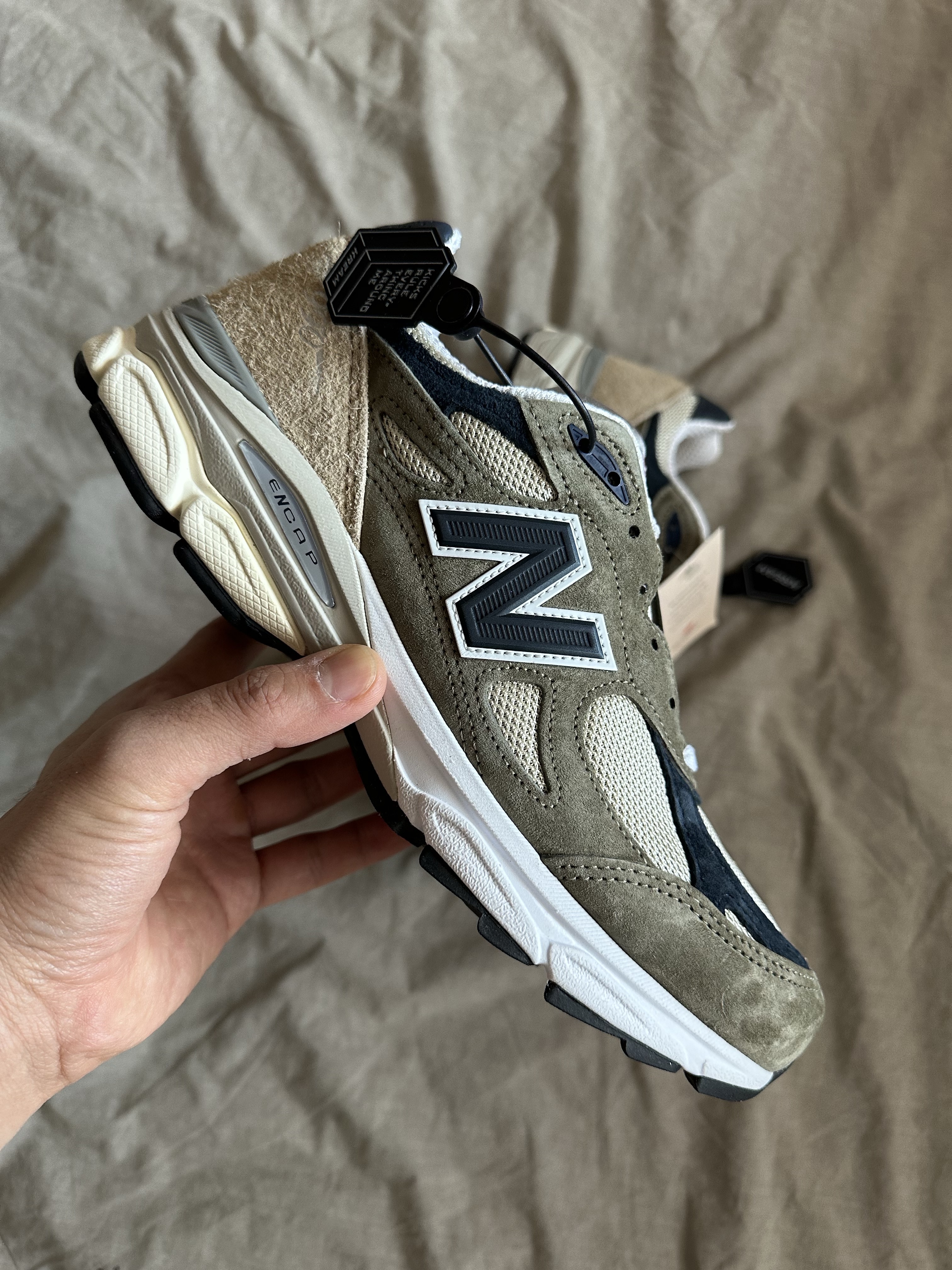 New Balance 990v3 Made in USA Olive 착용 스타일 - 2
