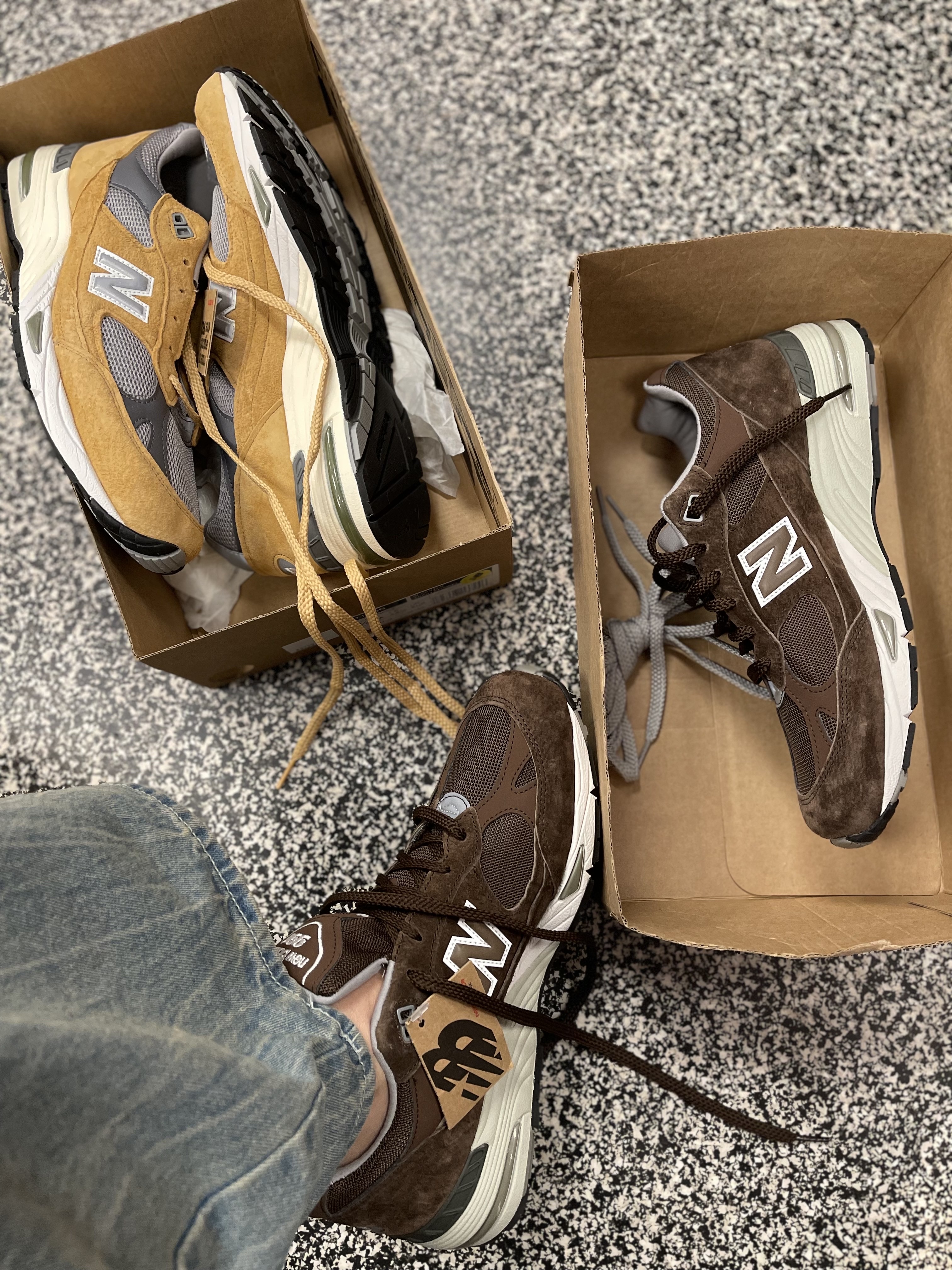 New Balance 991 Made in UK Mocha Brown, New Balance 991 Made in UK Tan Grey 착용 스타일
