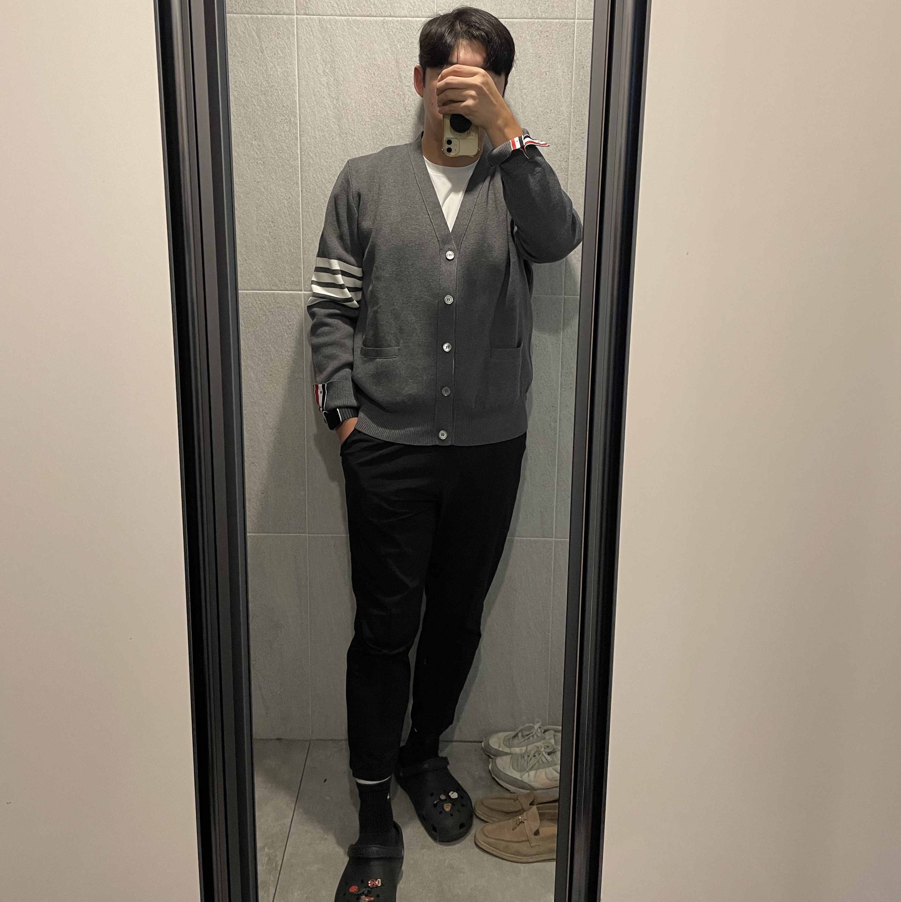 Thom Browne Milano Stitch 4-Bar Cardigan Medium Grey 착용 스타일 - 3