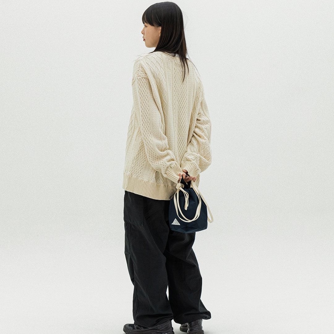 Found Pocket Lamp Bag Navy, Found Pocket Lamp Bag Ivory 착용 스타일 - 2