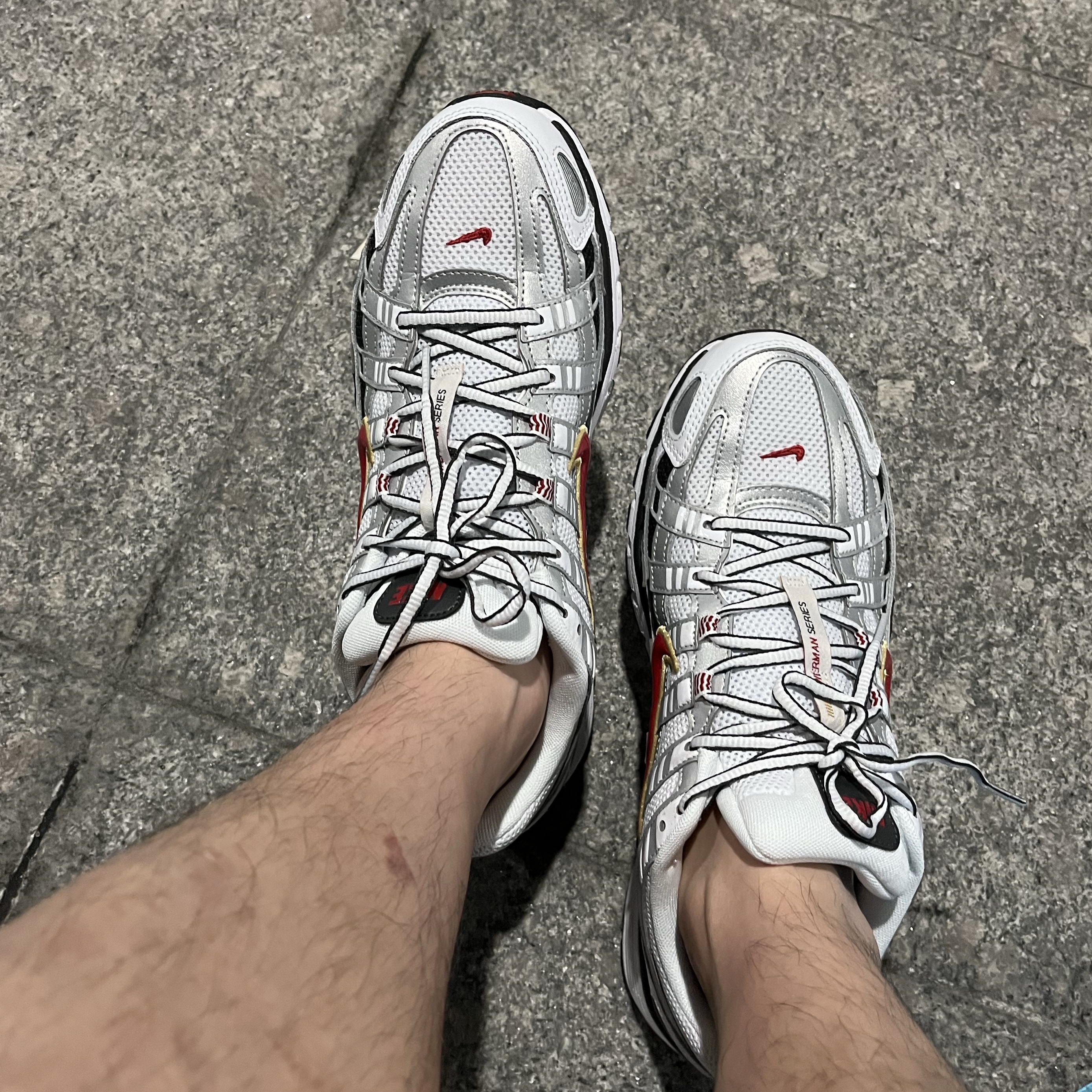 (W) Nike P-6000 Metallic Silver Red 착용 스타일