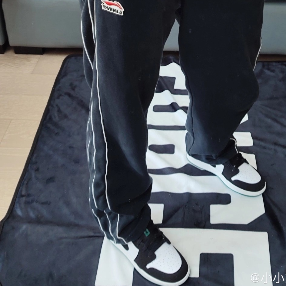 (GS) Jordan 1 Low Black Mystic Green 착용 스타일 - 1