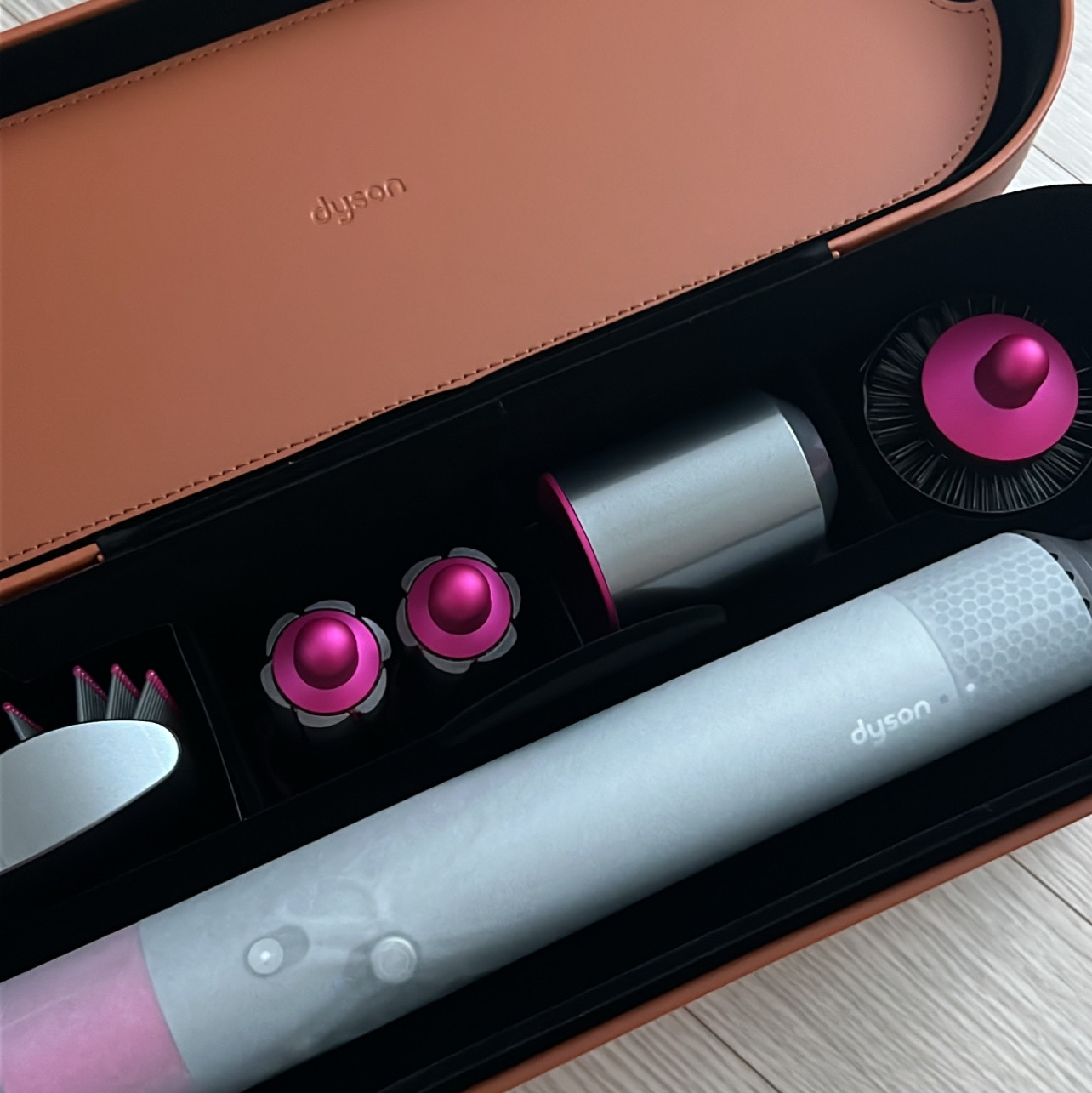 Dyson Airwrap Styler Volume And Shape Nickel Fuchsia (Korean Ver.) 착용 스타일