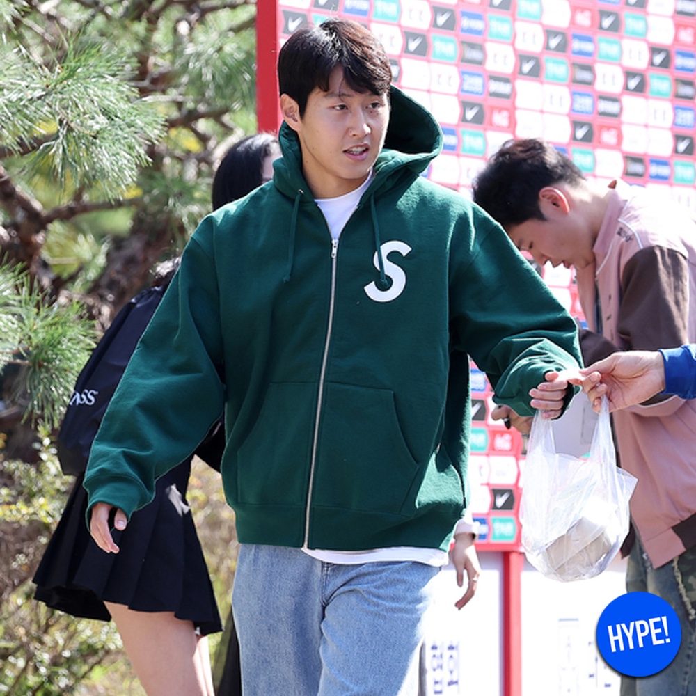 Supreme S Logo Zip Up Hooded Sweatshirt Dark Green - 23FW, Adidas Campus 00s Grey Cloud White 착용 스타일 - 2