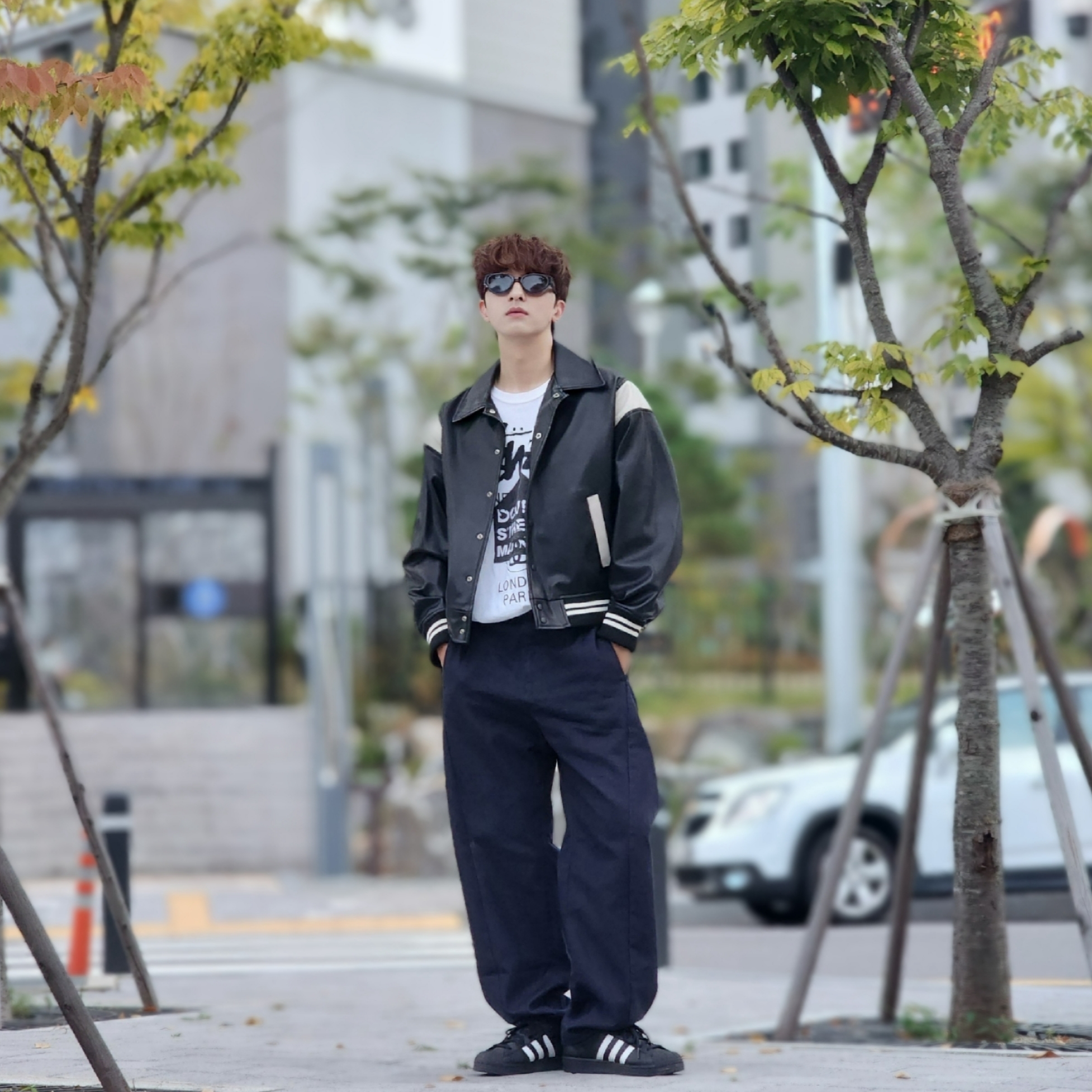 Stussy DSM World Tour T-Shirt White, Adidas Superstar Core Black White 착용 스타일 - 5