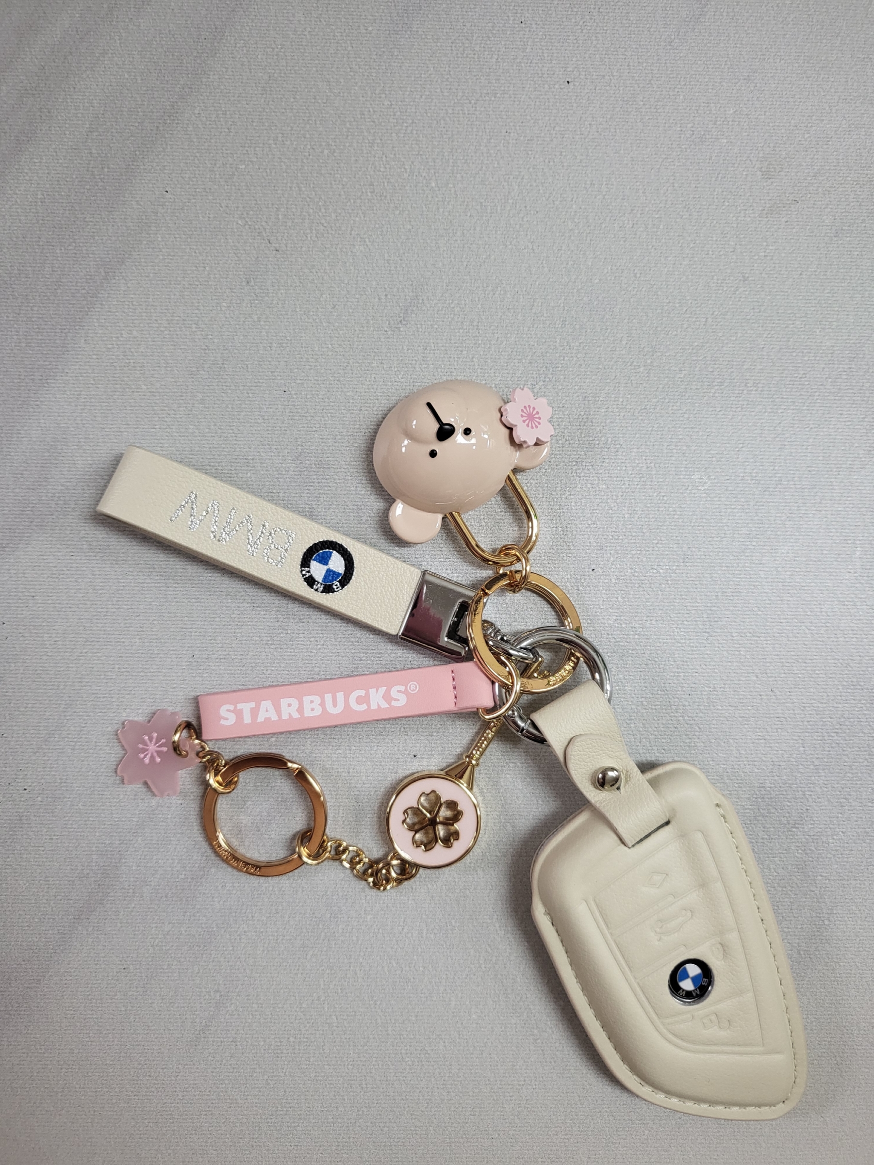 Starbucks 23 Cherry Blossom Bearista Lock Keychain 착용 스타일