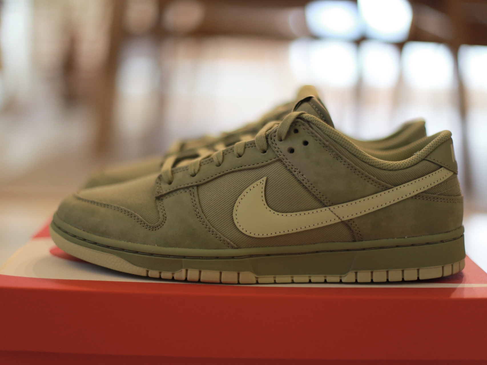 Nike Dunk Low PRM Oil Green 착용 스타일 - 1