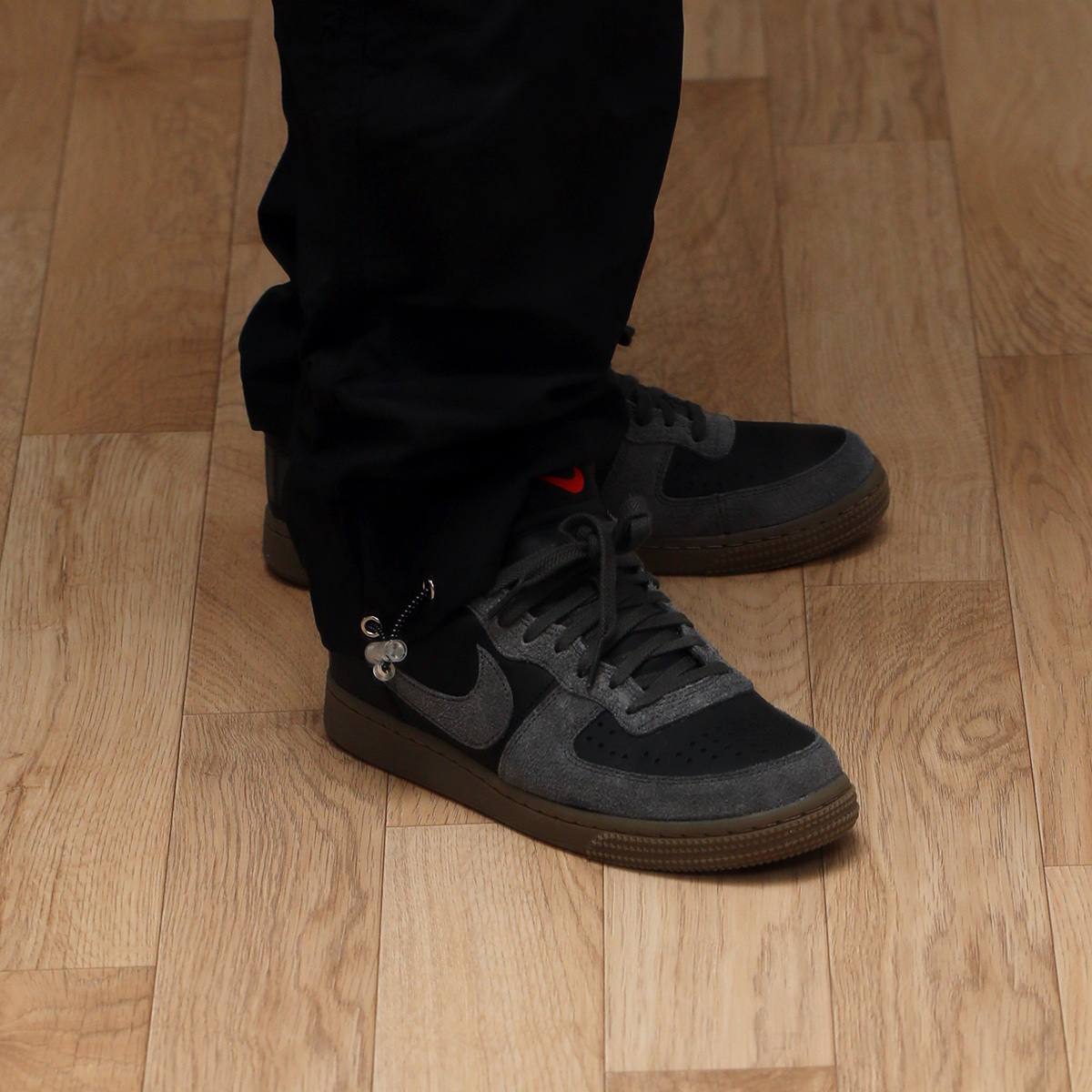 Nike Terminator Low Black Medium Ash 착용 스타일 - 5
