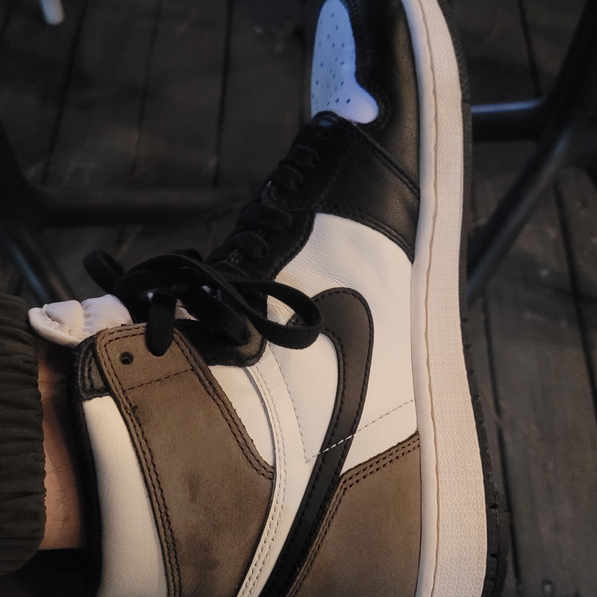 Jordan 1 Retro High OG Black Mocha 착용 스타일