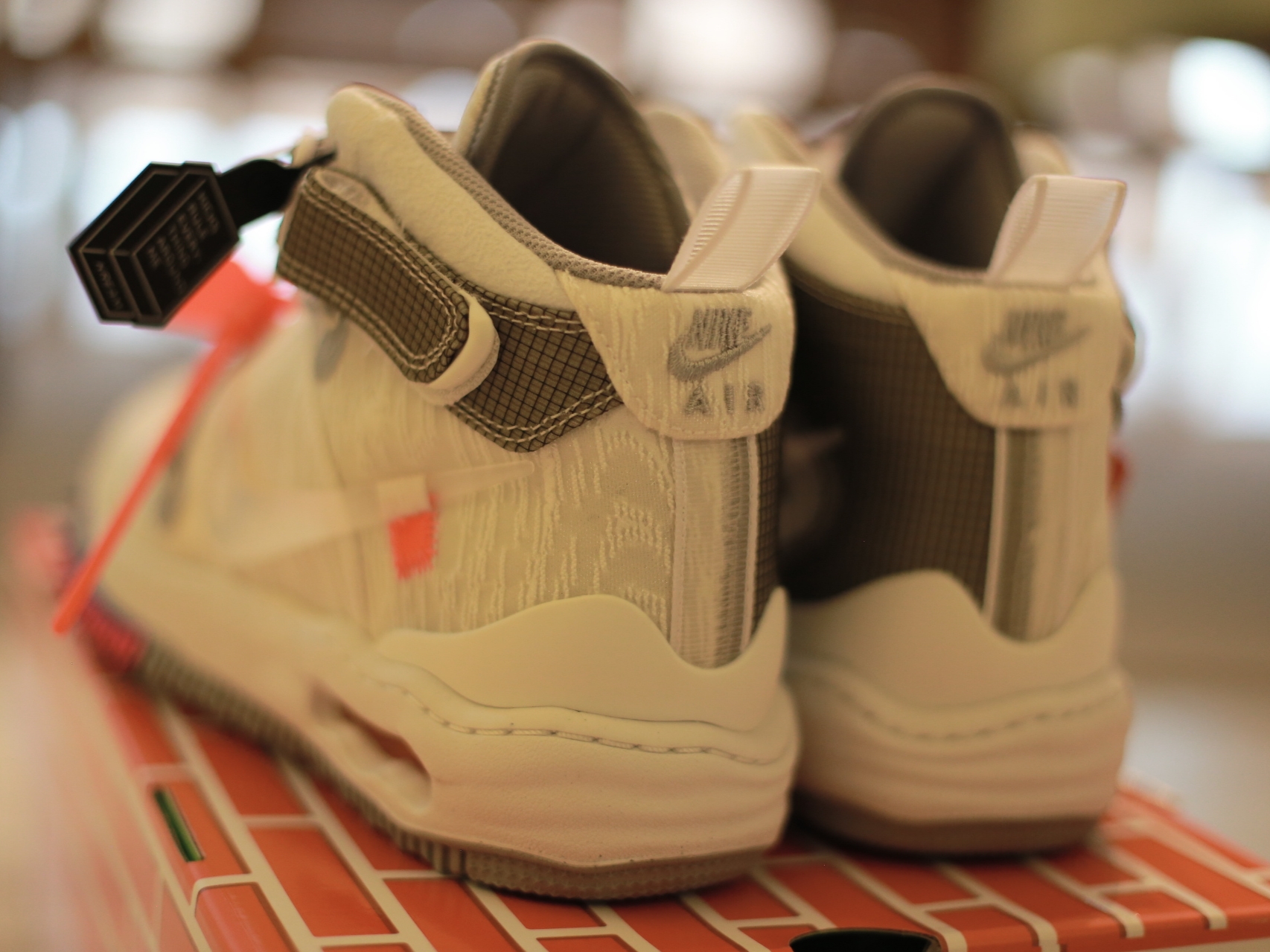 Nike x Off-White Air Force 1 Mid SP White 착용 스타일 - 3